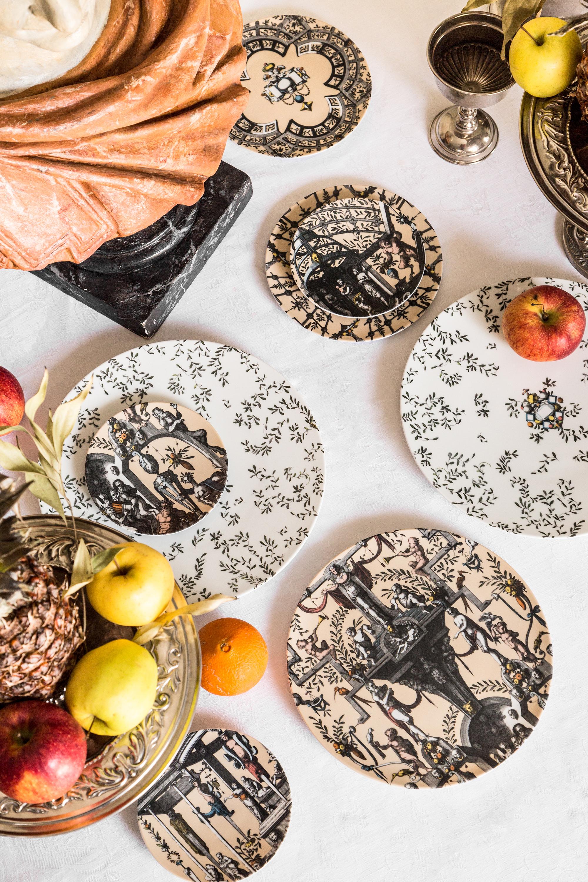Six assiettes contemporaines à motifs décoratifs Pompei en vente 3