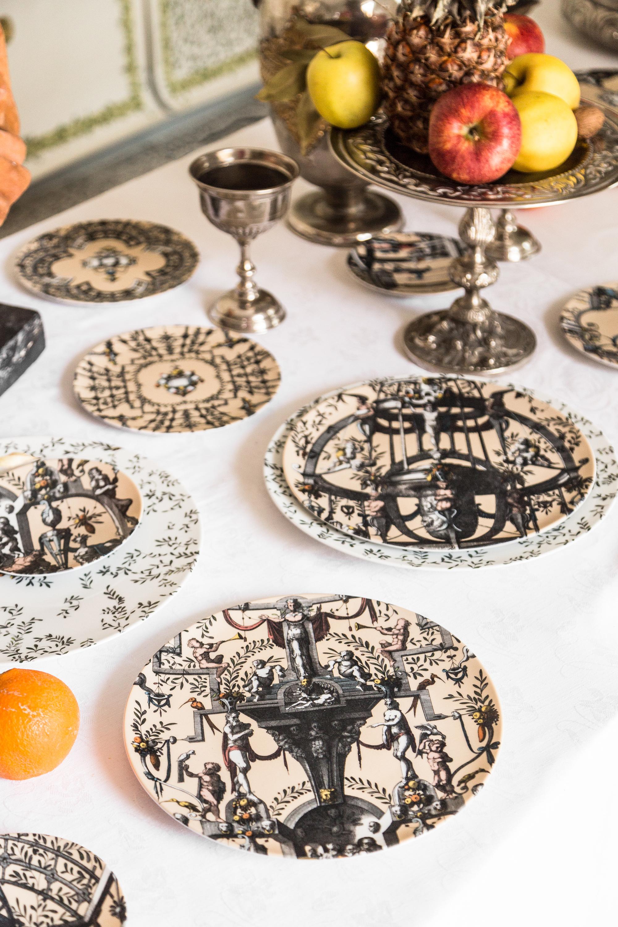 Pompei, Six Contemporary Porcelain Plates with Decorative Design For Sale 6