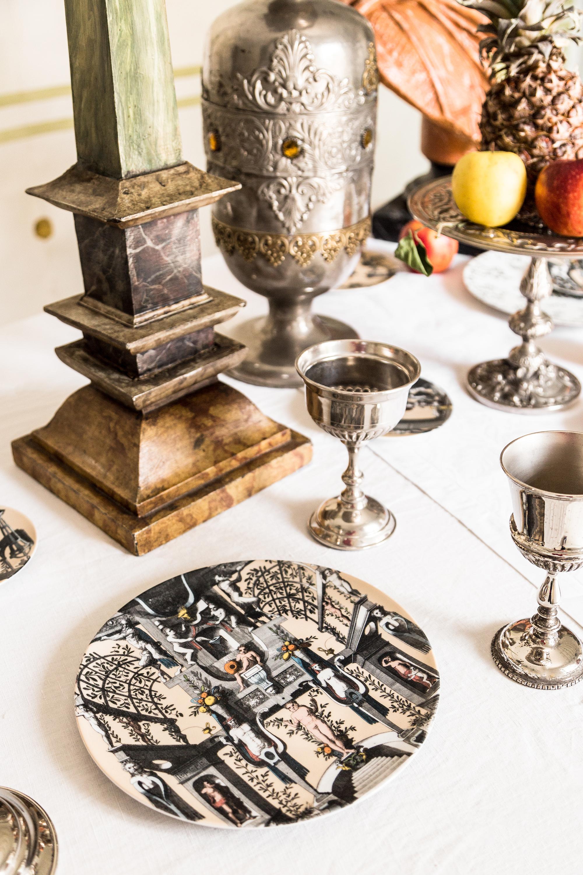 Pompei, Six Contemporary Porcelain Plates with Decorative Design For Sale 8