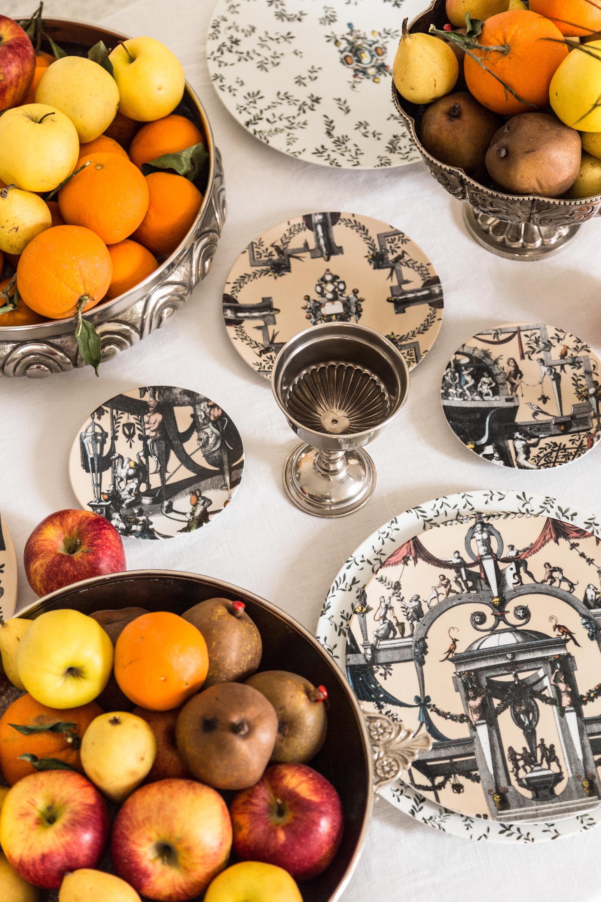 Pompei, Six Contemporary Porcelain Plates with Decorative Design For Sale 9