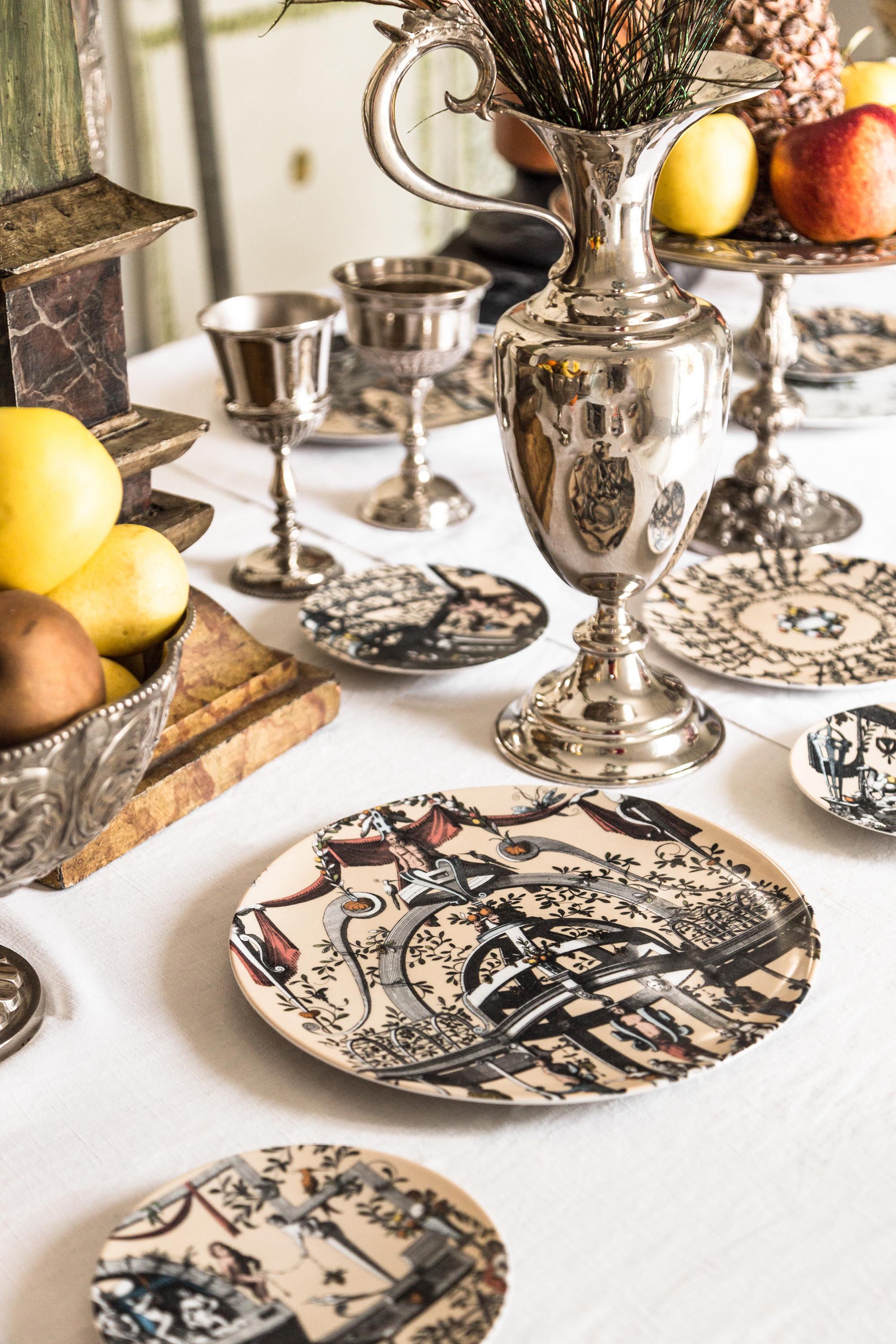 Pompei, Six Contemporary Porcelain Plates with Decorative Design For Sale 10