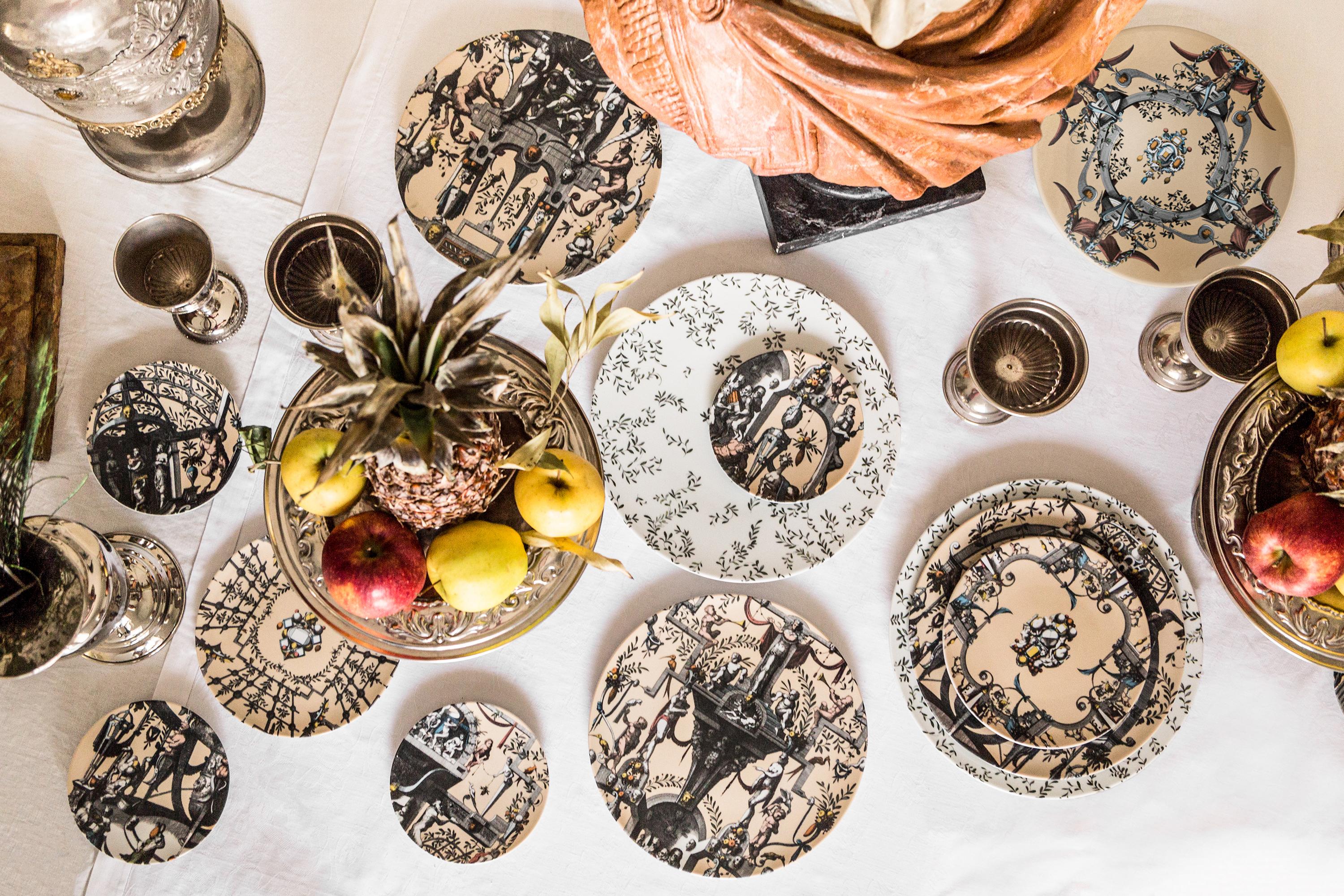 Pompei, Six Contemporary Porcelain Plates with Decorative Design For Sale 11