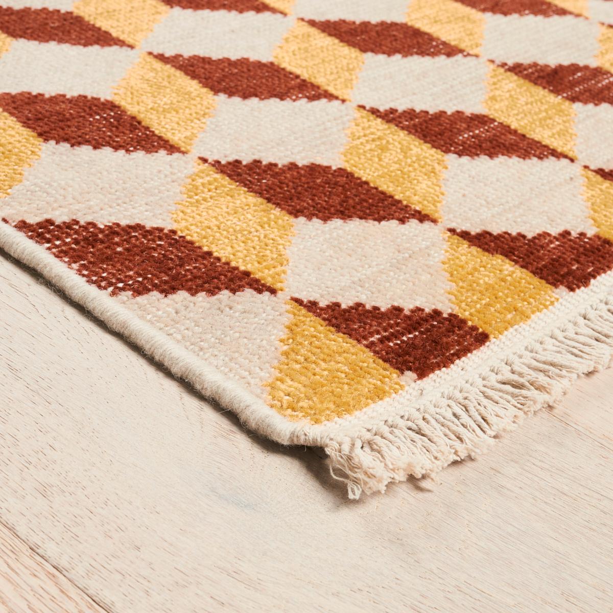 Moderne Tapis Pompeii noué à la main jaune et rouge, 2x8' en vente
