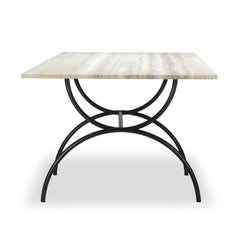 Tavolo da pranzo per esterni Pompei Base in acciaio inox Piano in travertino levigato con taglio a vena