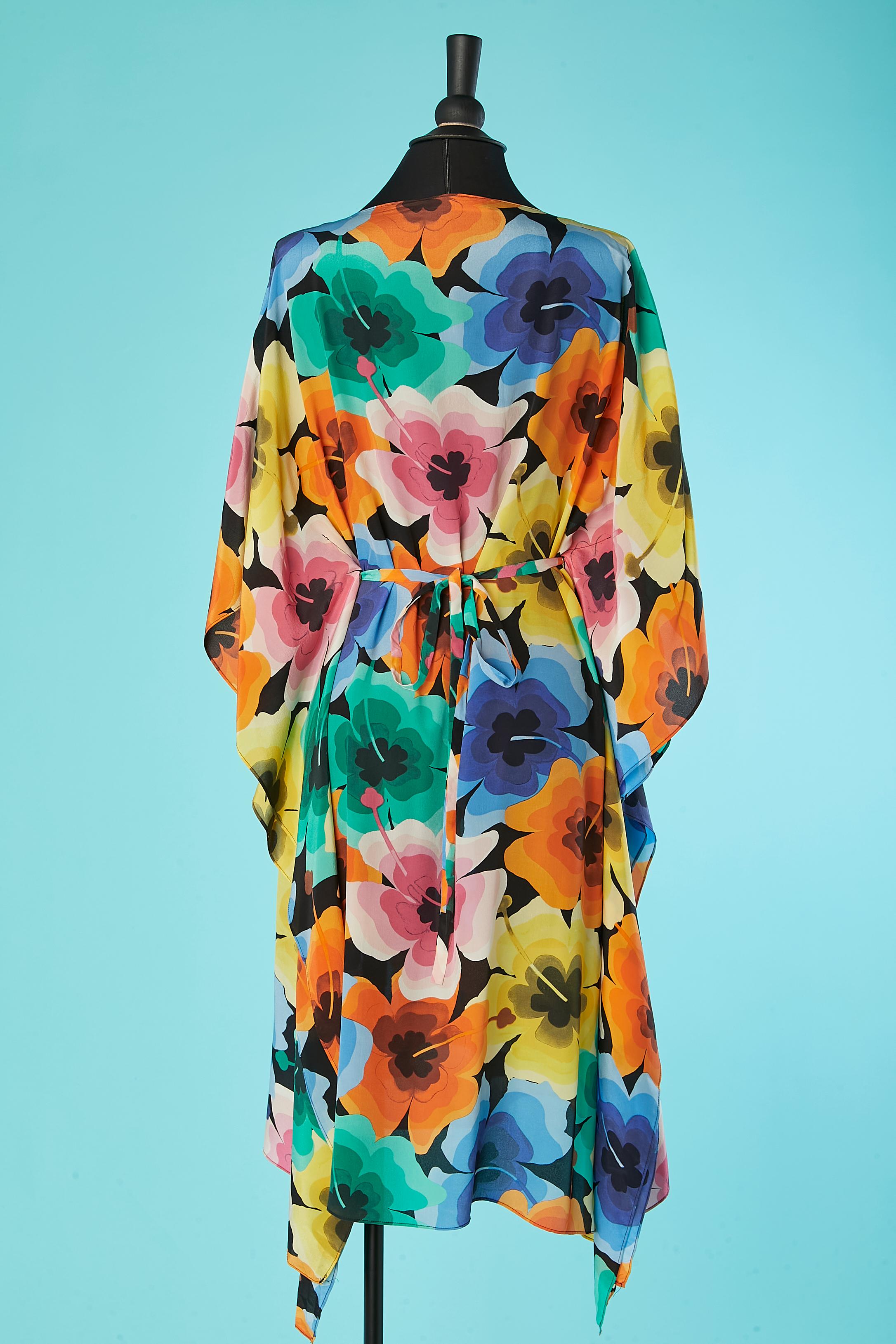 Poncho-Kleid mit mehrfarbigem Blumendruck und schwarzen Spitzendetails LOVE MOSCHINO  im Angebot 1