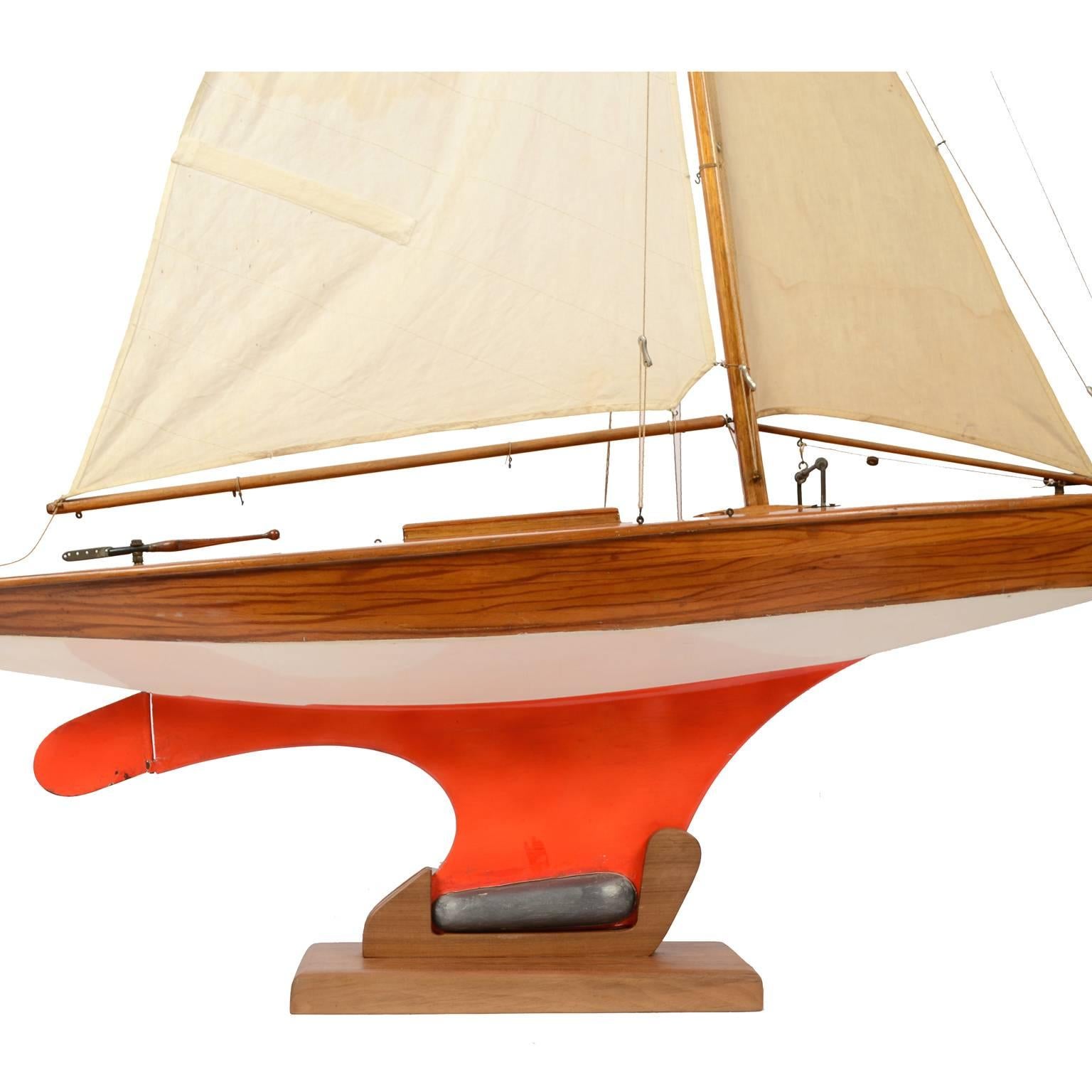Pond Model on Wooden Base, Red and White Hull Made in the 1950s 5