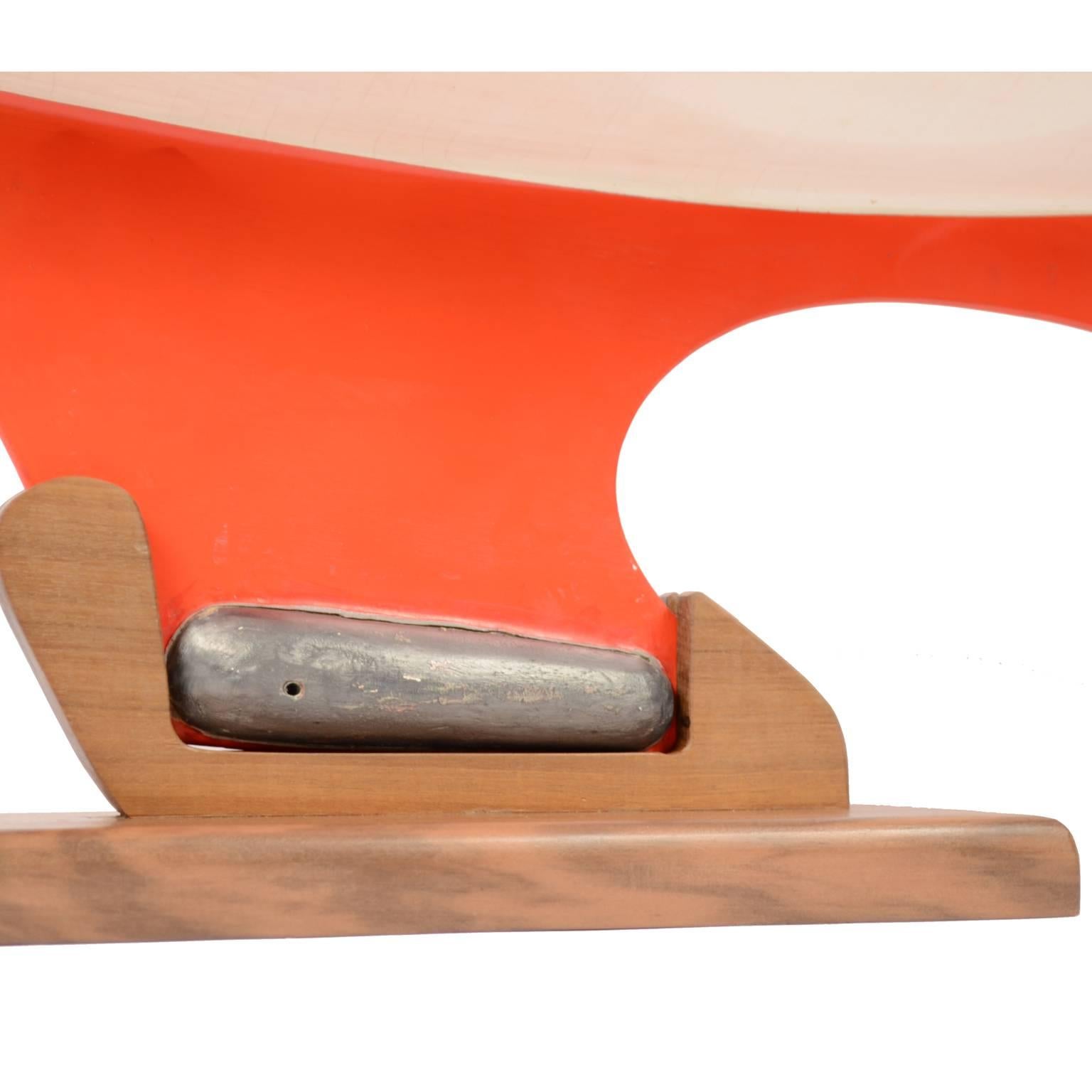 Pond Model on Wooden Base, Red and White Hull Made in the 1950s 9