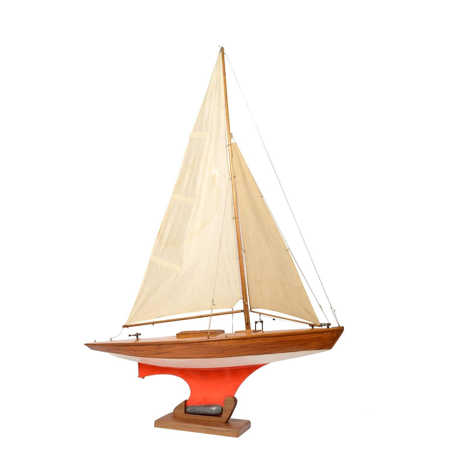 British Pond Model on Wooden Base, Red and White Hull Made in the 1950s