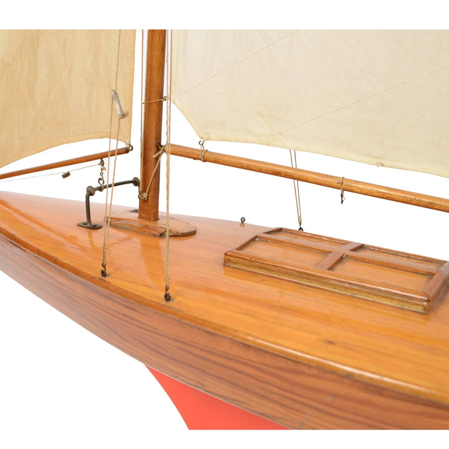 Pond Model on Wooden Base, Red and White Hull Made in the 1950s 3
