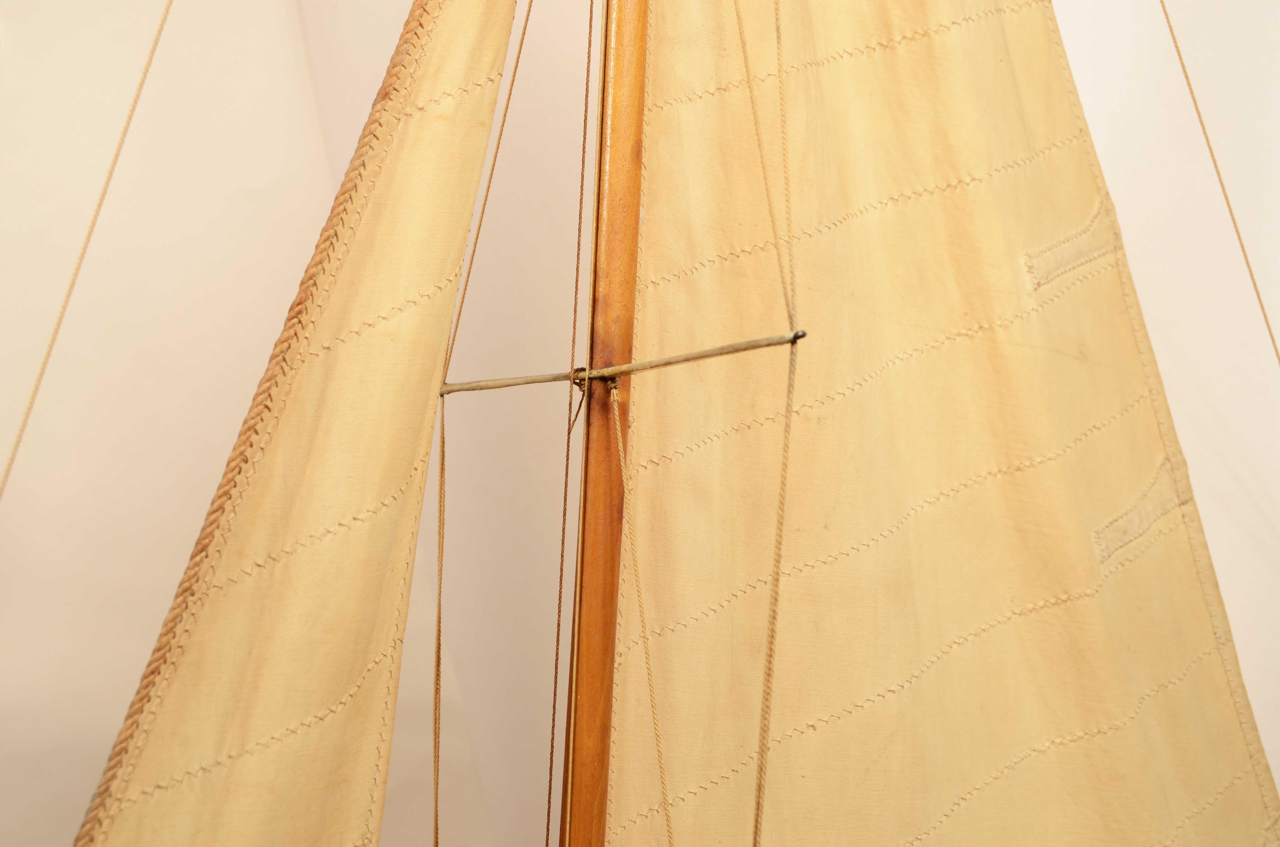 Pond Model made in 1930 of a yacht used to navigate ponds For Sale 7