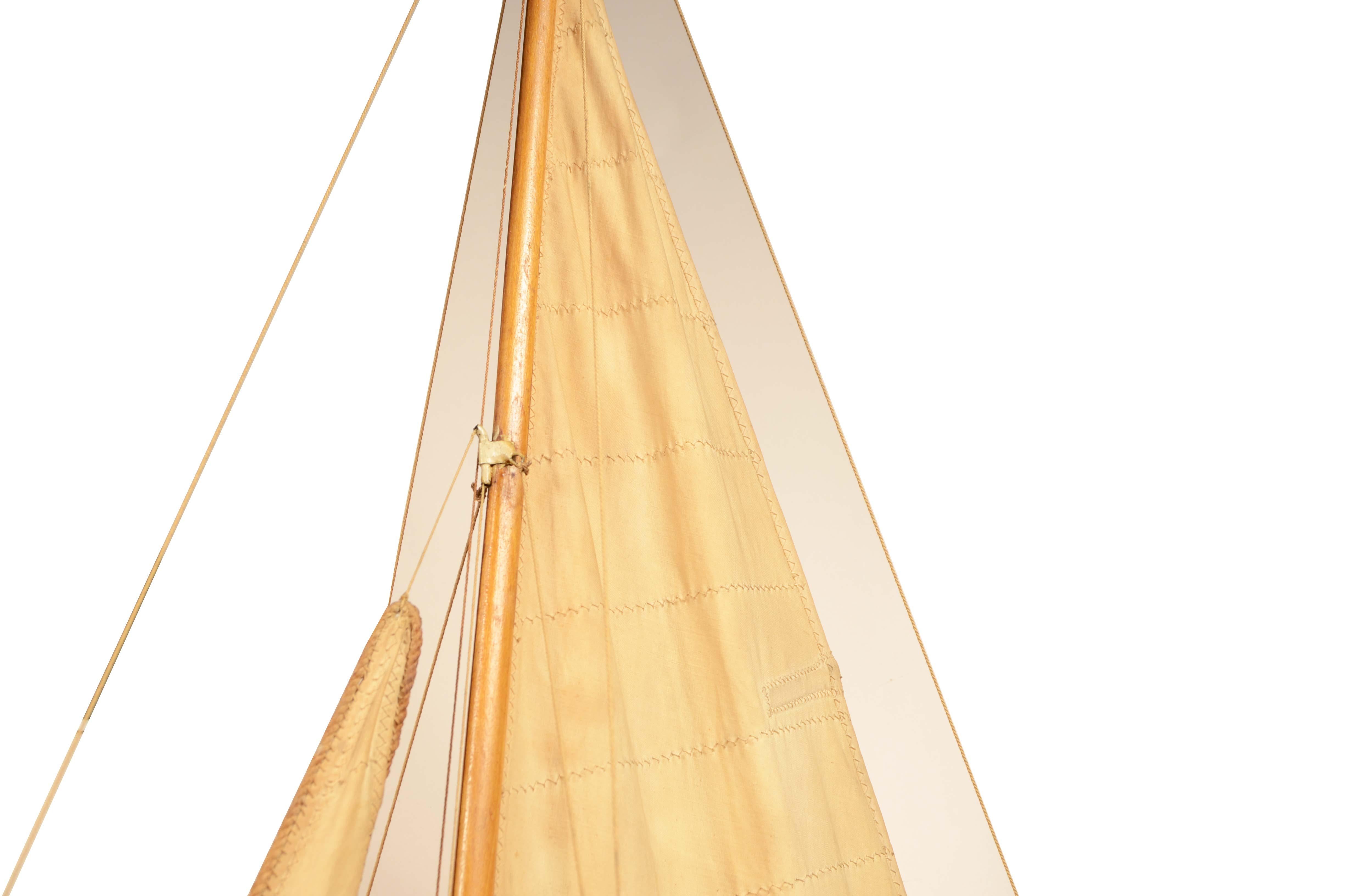 Pond Model made in 1930 of a yacht used to navigate ponds For Sale 8
