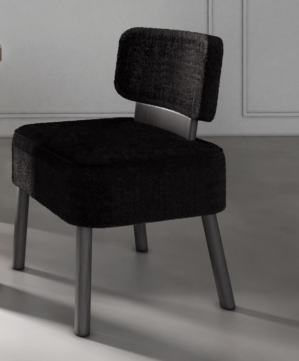 Sedia Poney di Studio Awe Gaertner
Dimensioni: P 51 x L 54 x H 78 cm.
Materiali: Rovere massiccio e tessuto Kvadrat Helia (n. 193).

DESIGN BY STUDIO UWE GAERTNER

La collezione di mobili dello Studio Uwe Gaertner è una fusione armoniosa di glamour
