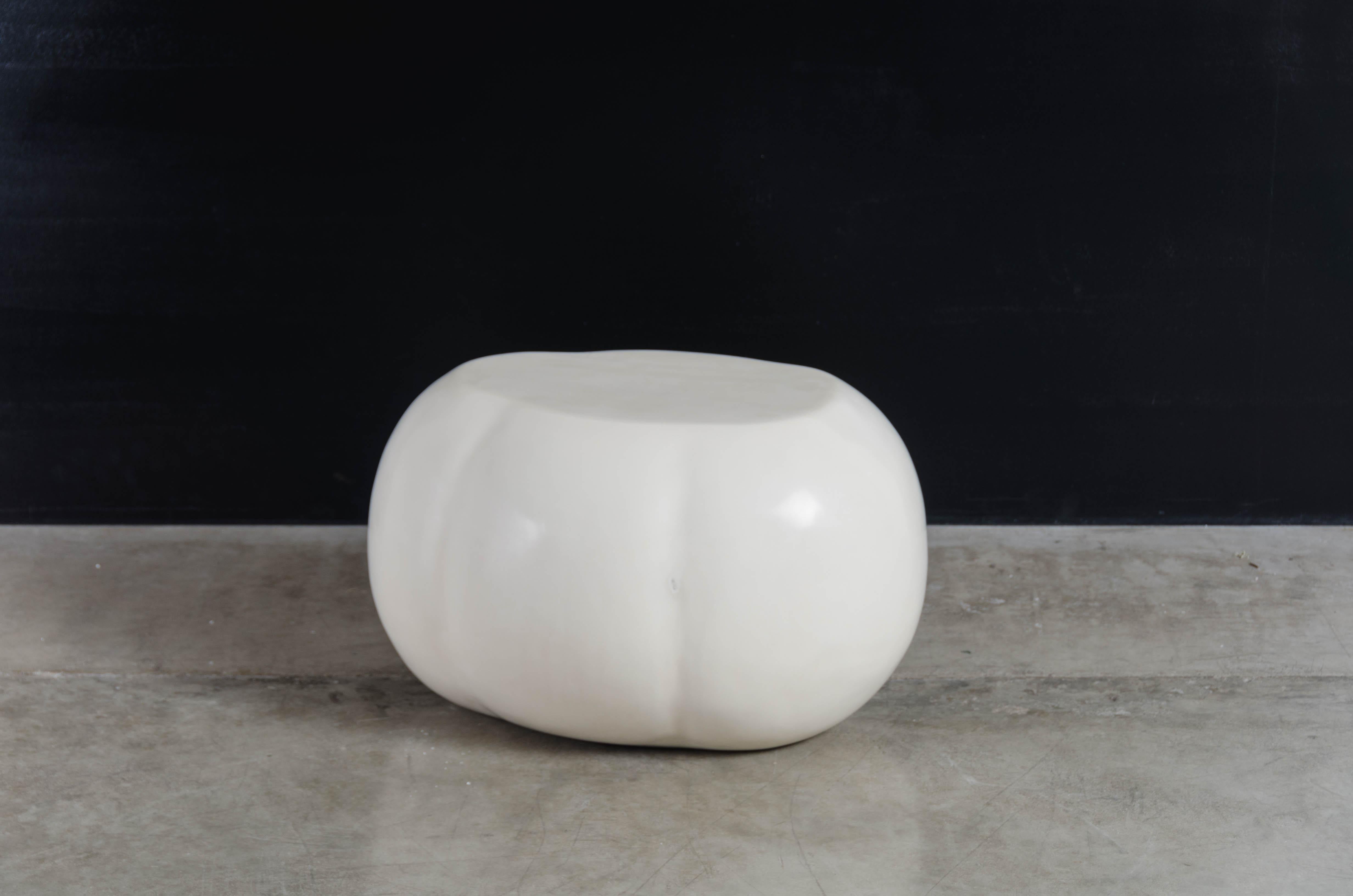Repoussé Pong Cloud Seat, Medium, Cream Lacquer by Robert Kuo, Hand Repousse, Limited For Sale