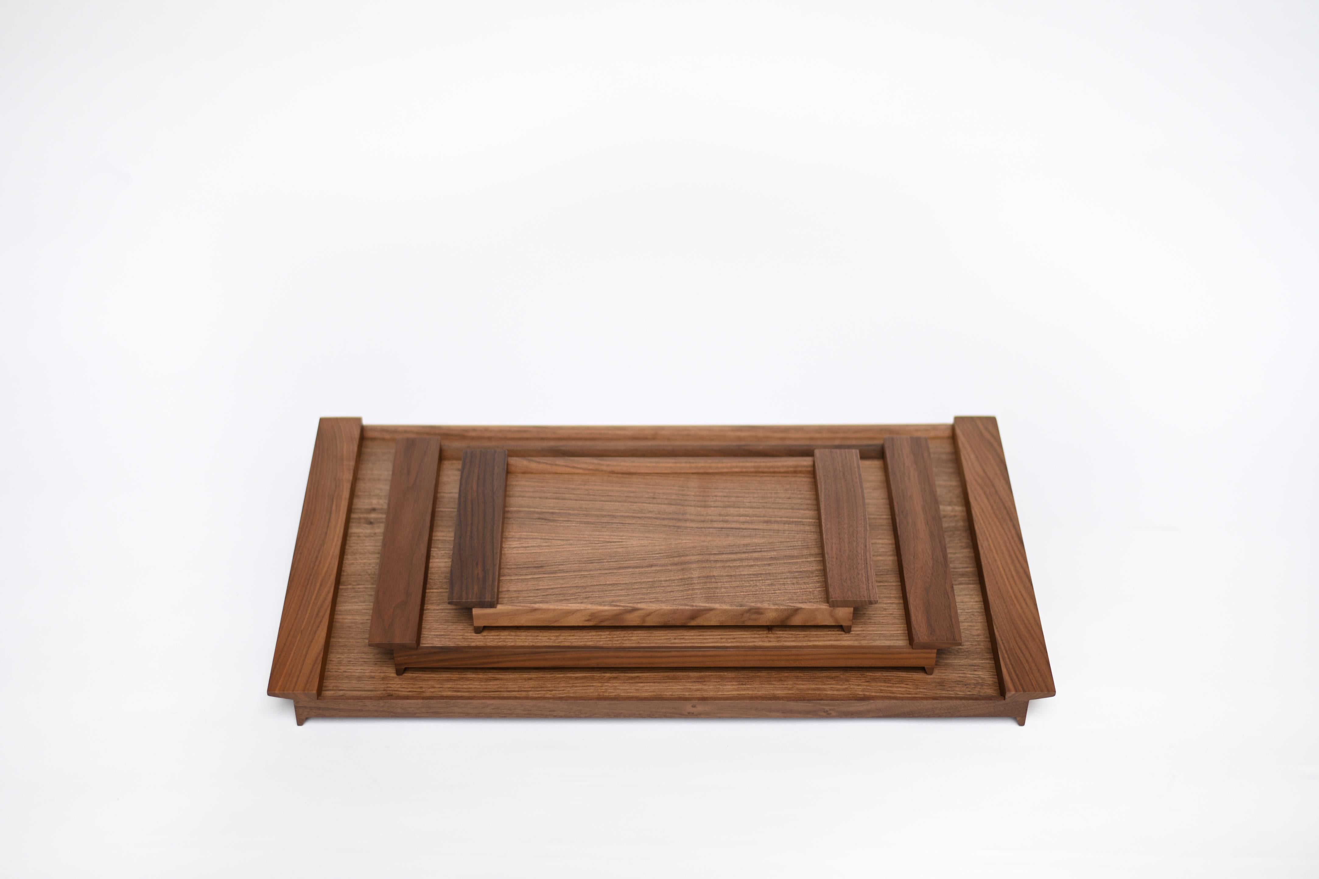 These wooden trays in maple or walnut are all about joinery details. The design carries a Portuguese signature, as well as Scandinavian and Japanese influences. Ponte means bridge in Portuguese – a set of trays that support, highlight and transport