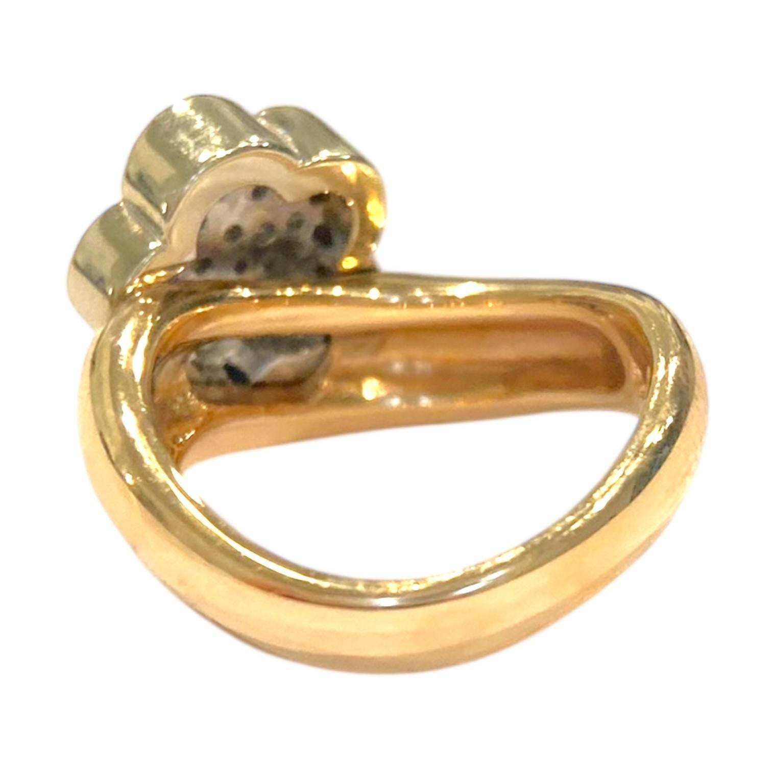 Taille brillant Ponte Vecchio Bague fleur en diamant pavé 18K en vente