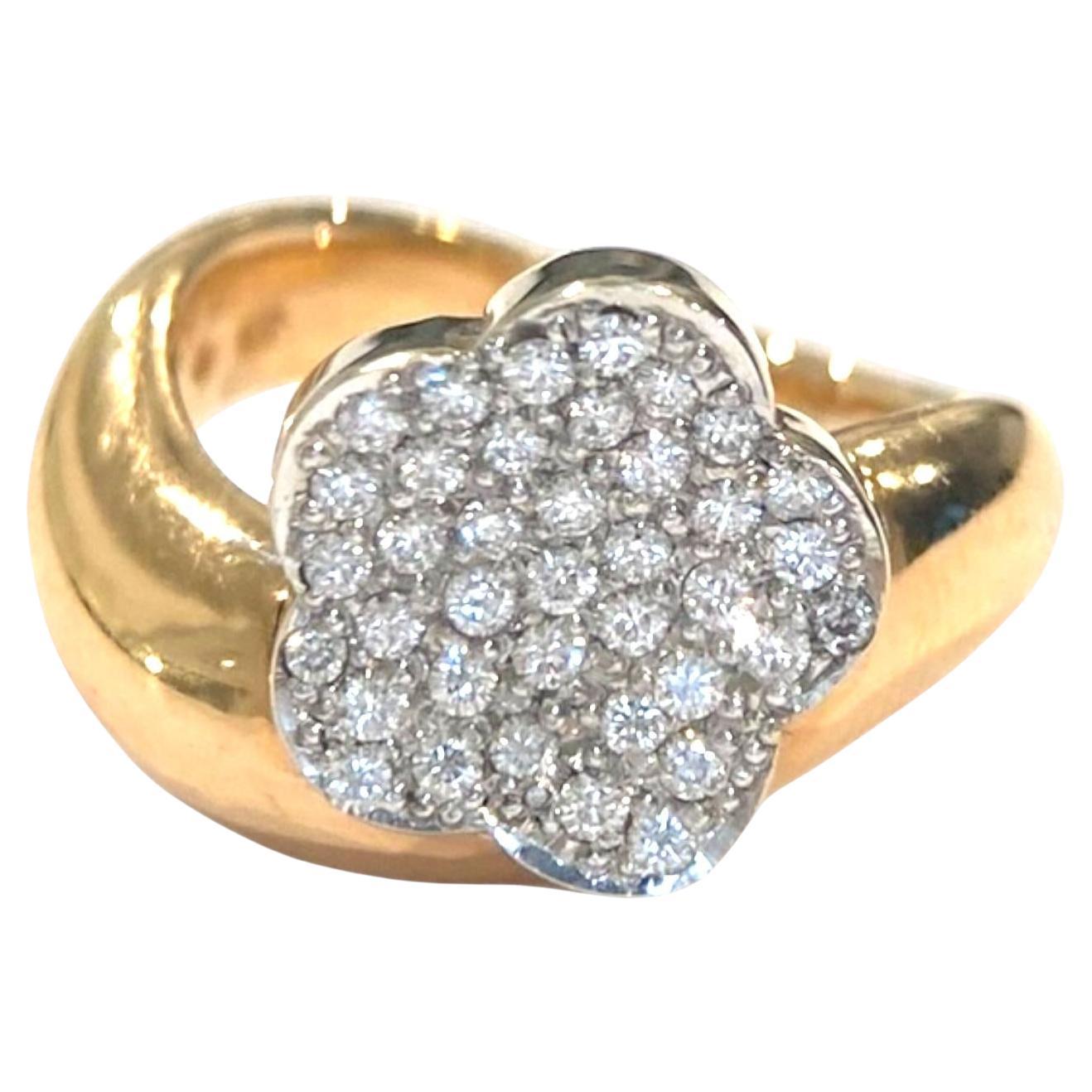 Ponte Vecchio Bague fleur en diamant pavé 18K en vente