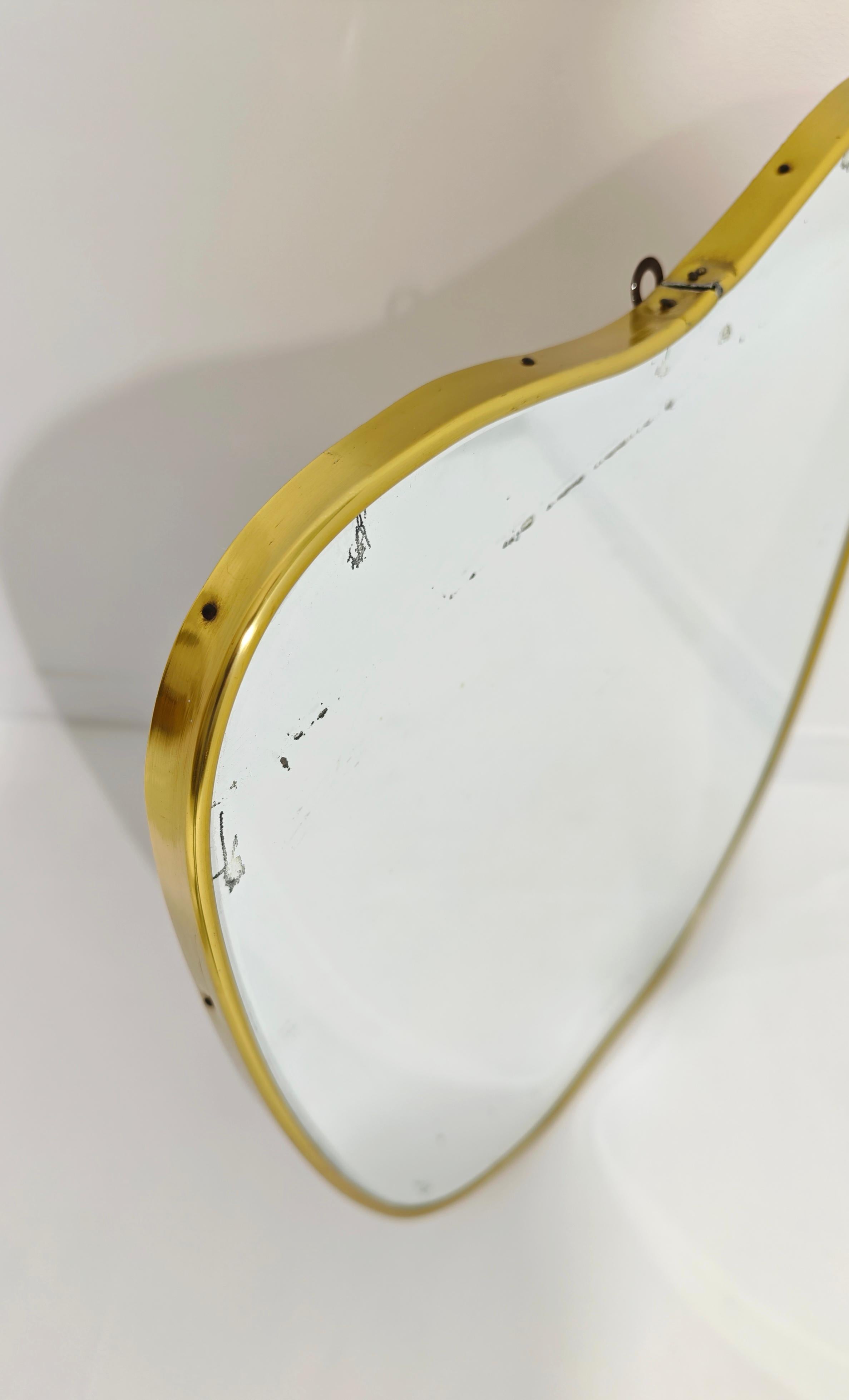 Ponti Stil Mid-Century Gold Messing Wandspiegel Design Produktion Italien 1950er Jahre im Zustand „Gut“ im Angebot in Palermo, IT