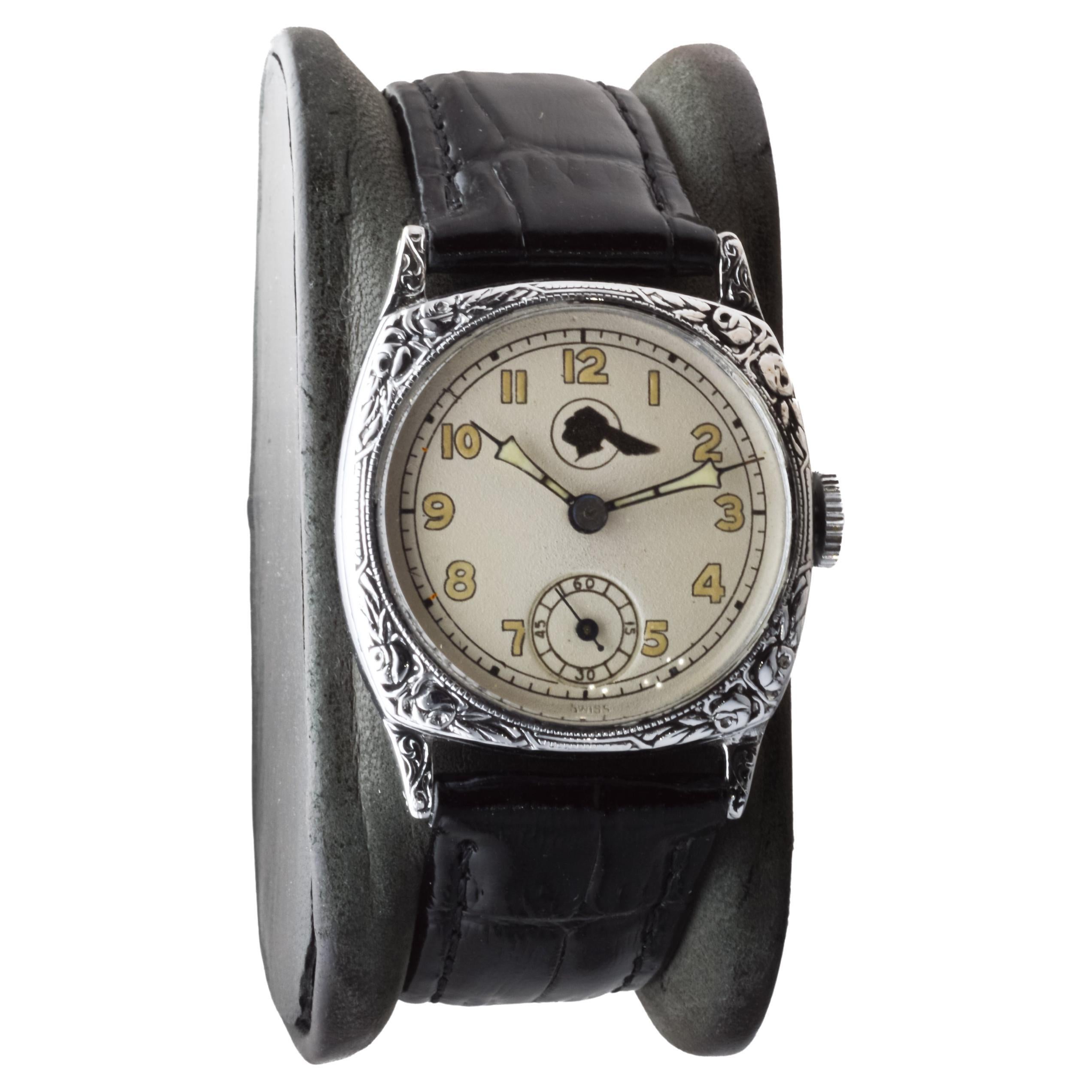 Pontiac Logo Art Deco Kissenförmige Uhr mit hellem Zifferblatt und Leuchtzifferblatt 1930er Jahre (Art déco) im Angebot