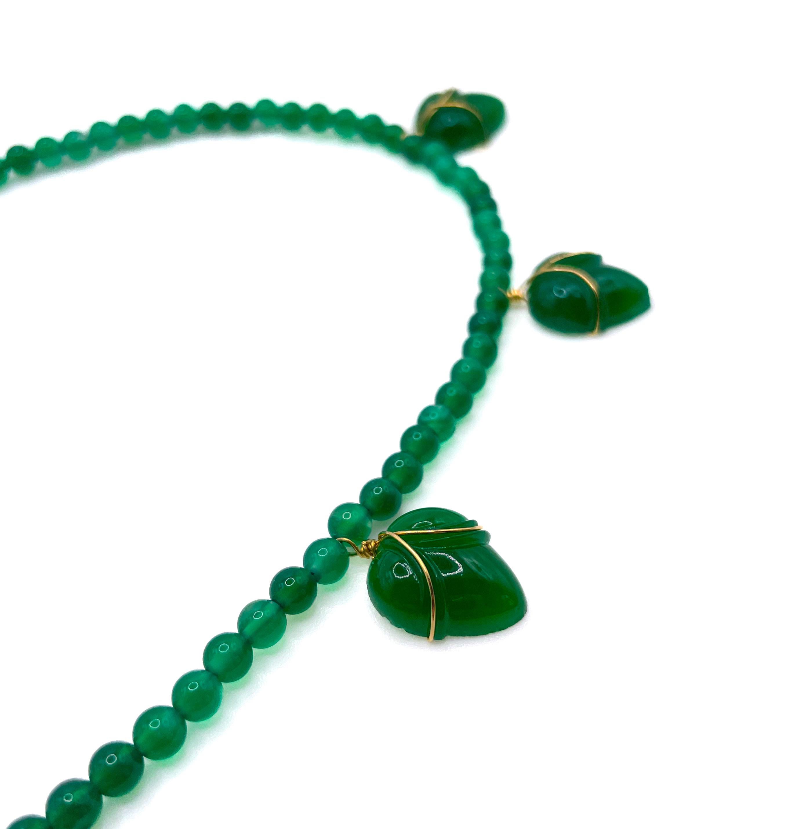 PONTIEL Vintage Glas-Blumenknospen und Jade-Perlen mit Goldfüllung Avalon-Halskette (Nachkriegszeit) im Angebot