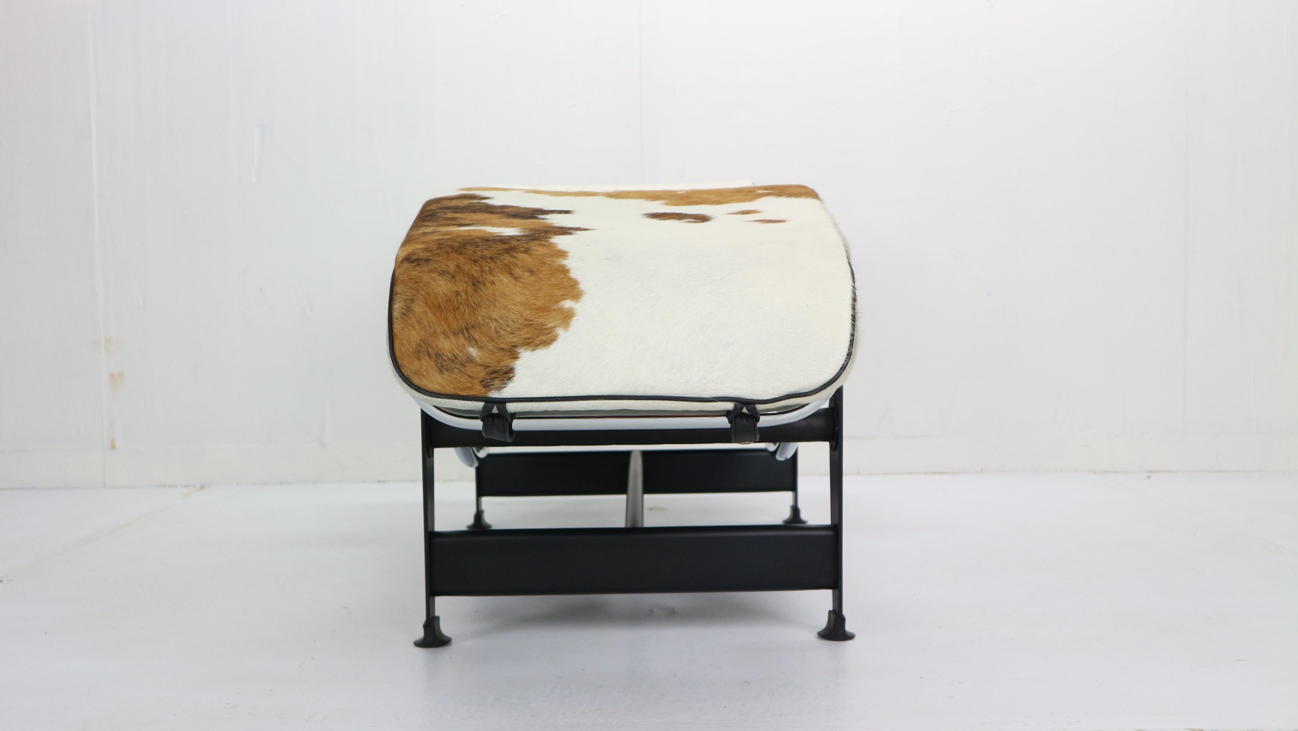 Mid-20th Century Pony Leather and Steel Chaise Lounge Chair in a Style of LC4 by Cassina, 1970s
