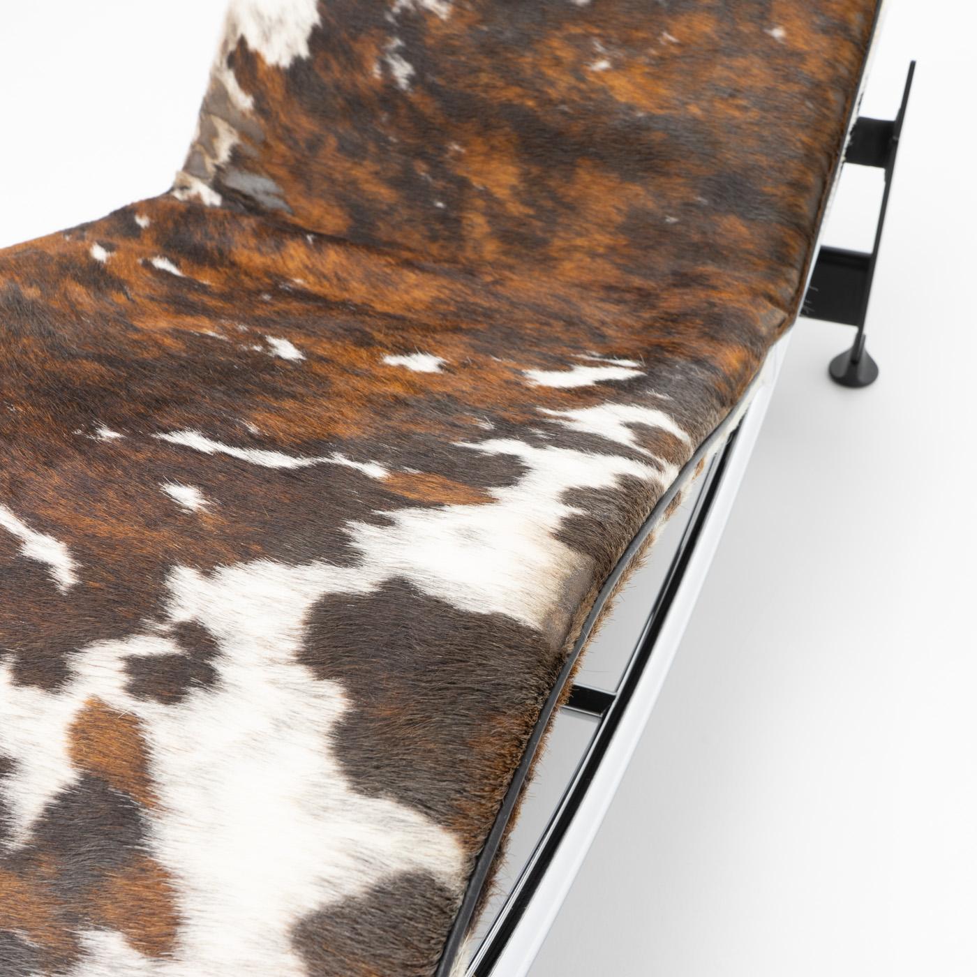 Ponyskin LC4 by Le Corbusier for Cassina, 1990s 4
