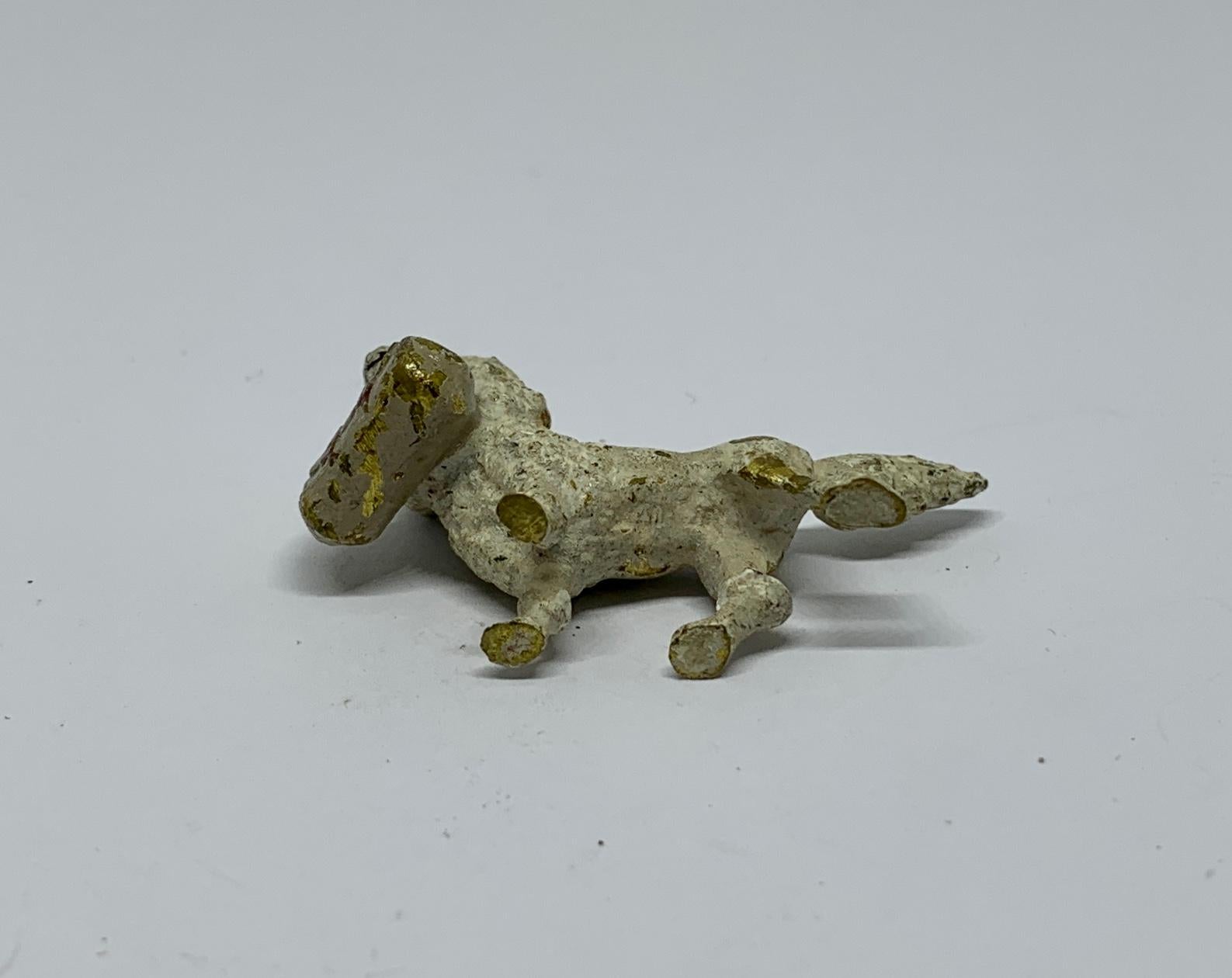 Chien caniche tenant une bourse Bronze autrichien de Vienne Circa 1900 Bronze Miniature Bon état - En vente à New York, NY