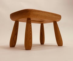 Hobbit Poodle Fußhocker aus roter Eiche