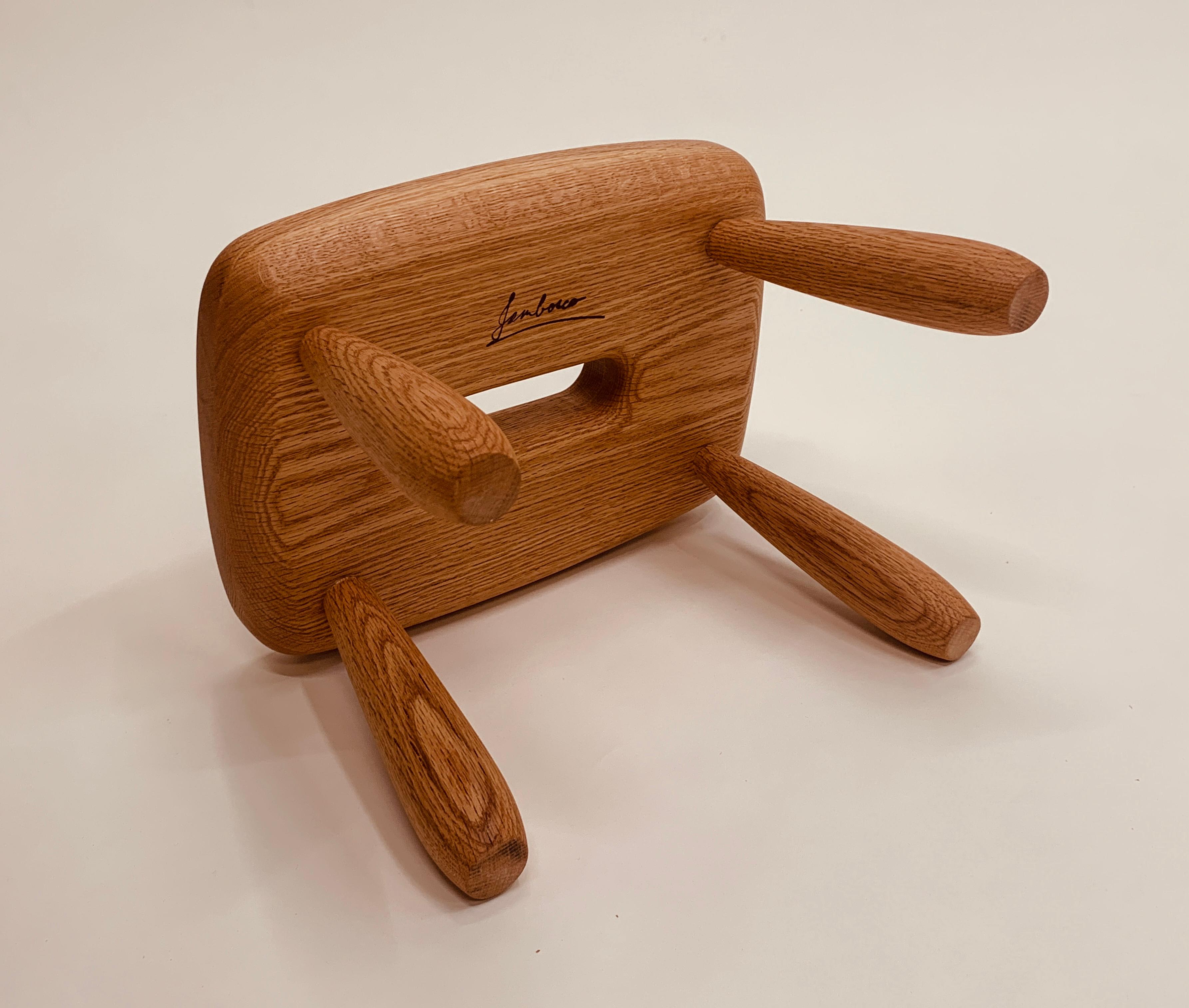 Hobbit Poodle Fußhocker aus roter Eiche (amerikanisch) im Angebot