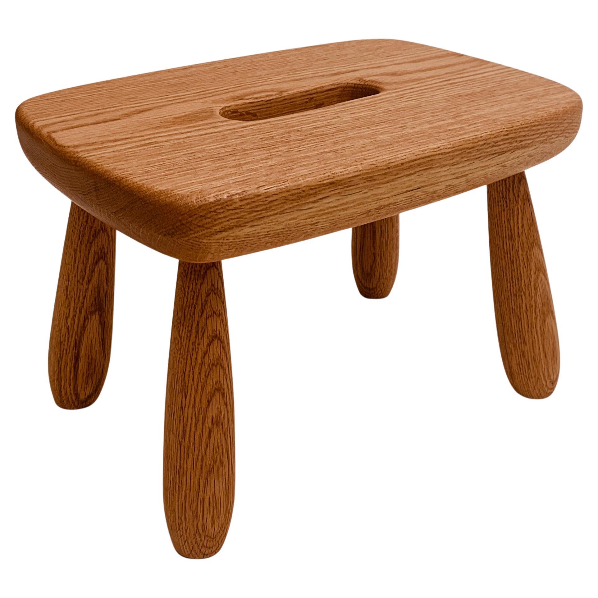 Hobbit Poodle Fußhocker aus roter Eiche im Angebot