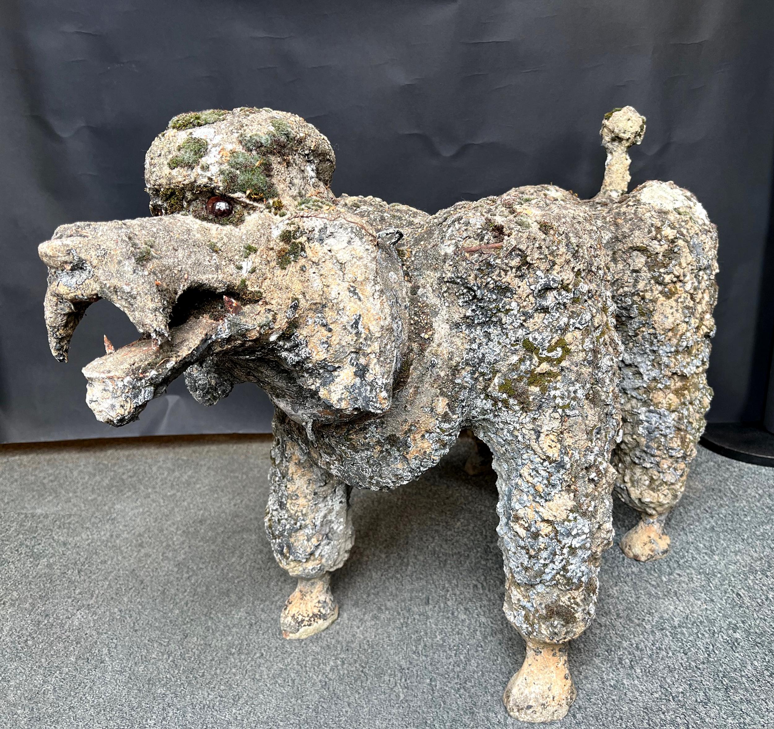 Caniche en cemento Francia, hacia 1950 Francés en venta