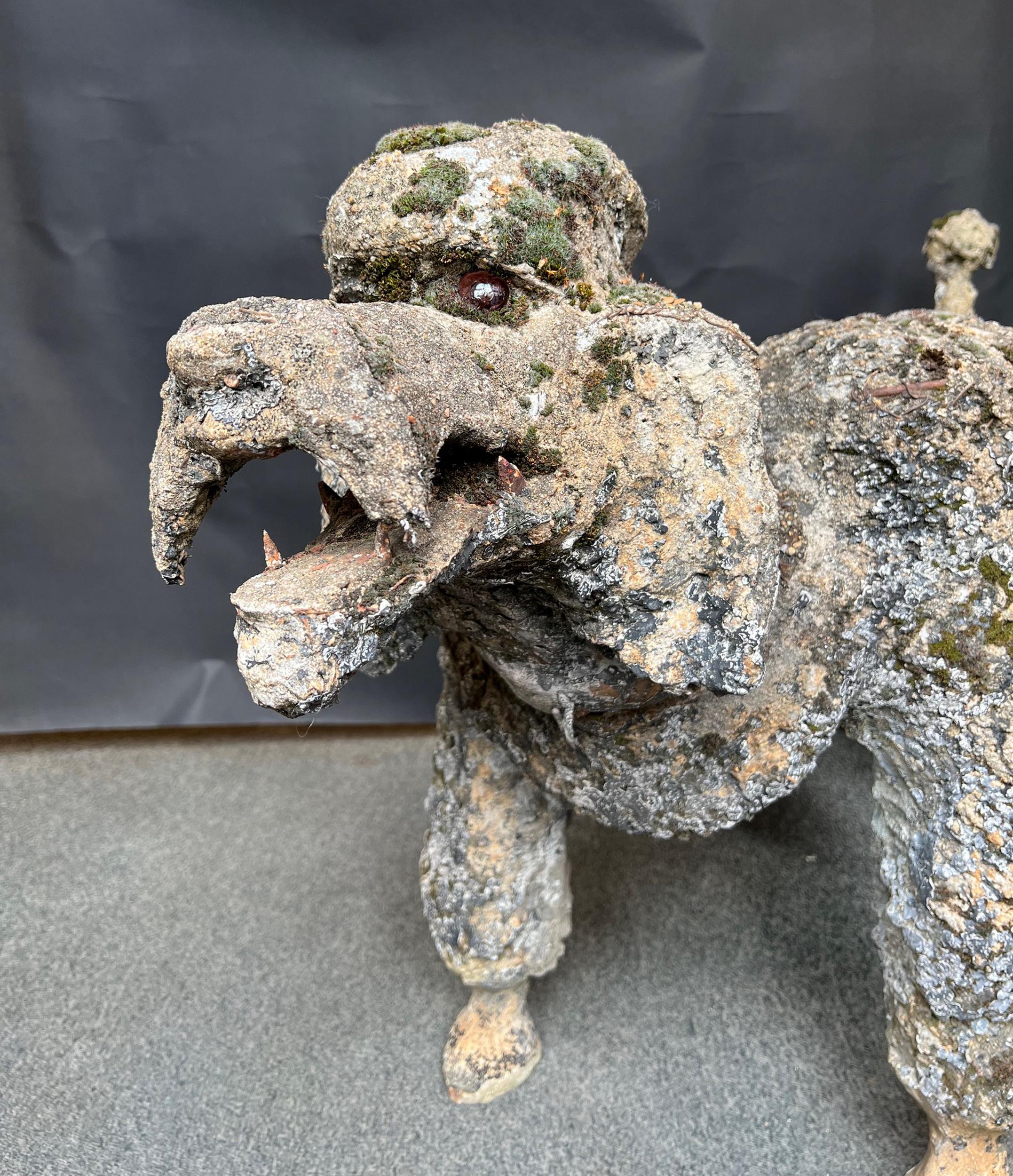Caniche en cemento Francia, hacia 1950 mediados del siglo XX en venta