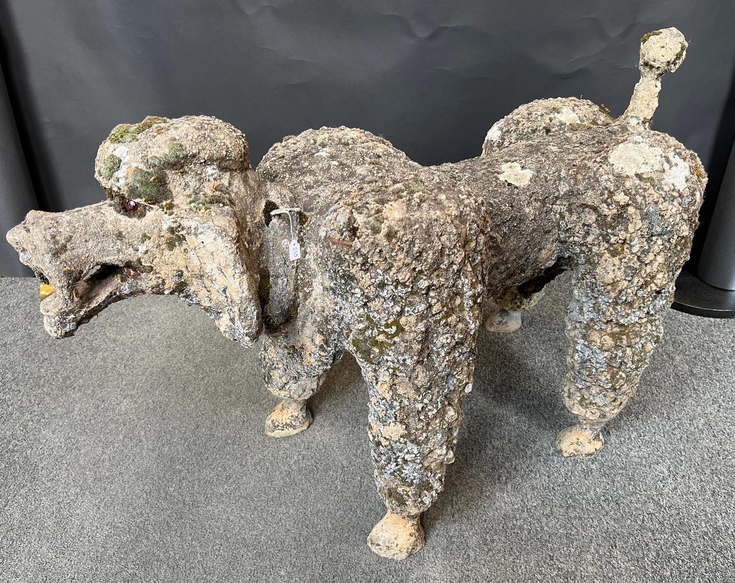 Caniche en cemento Francia, hacia 1950 en venta 1