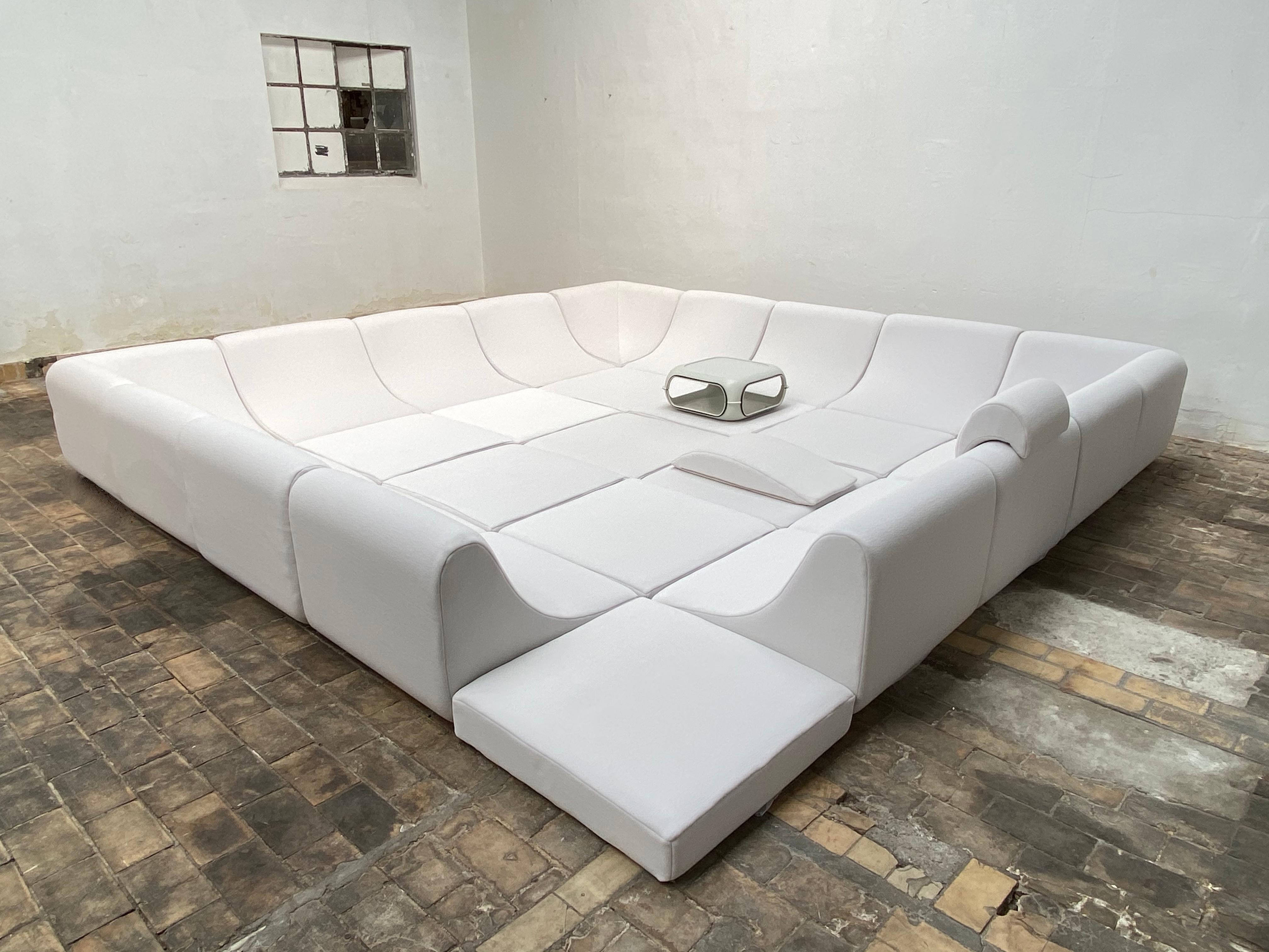 Modulares Sofa „Pool“ von Colani , Preis inklusive Neupolsterung und Wahl der Farbe