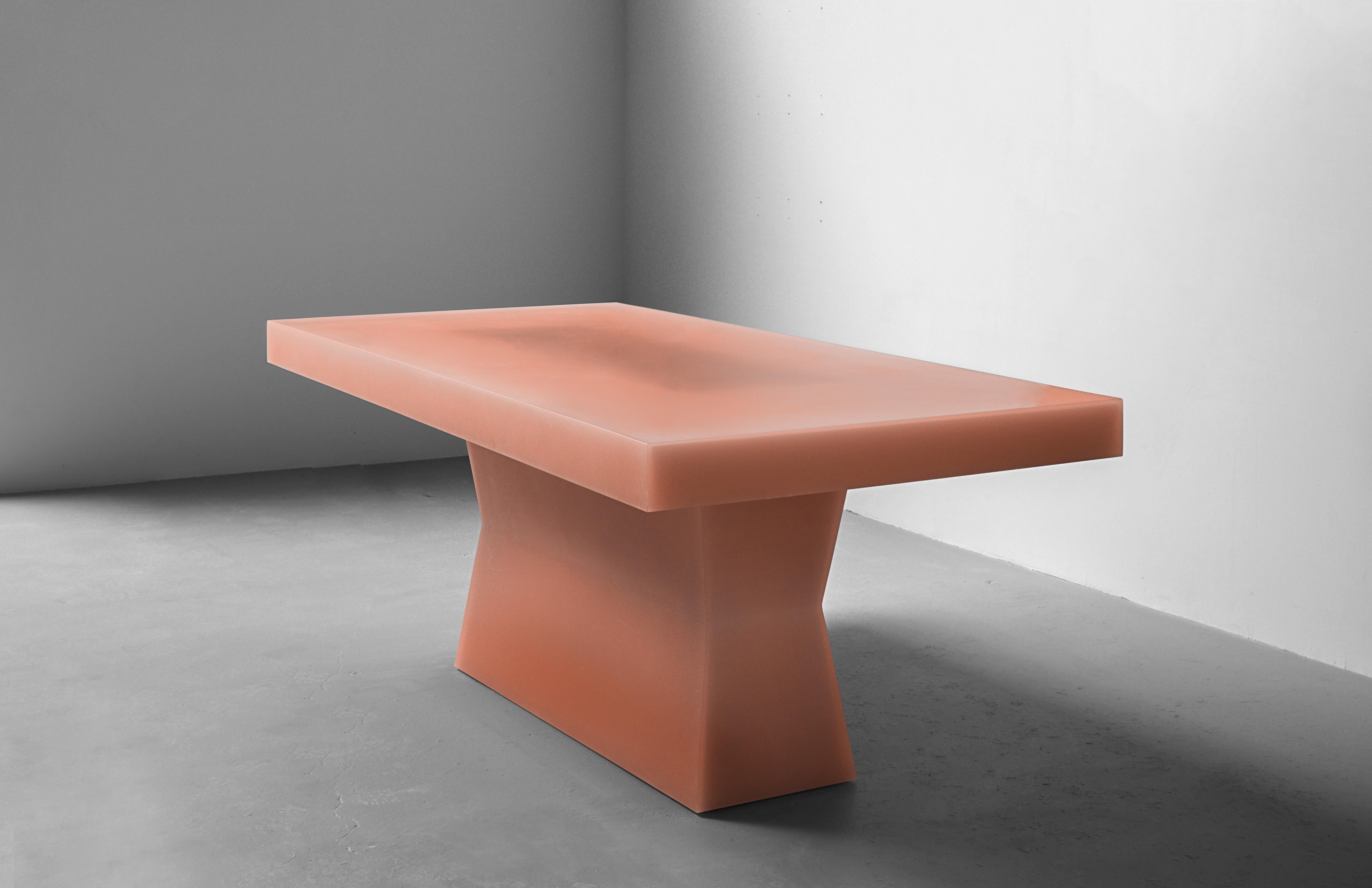 Pool Resin Dining Table In Peach by Facture, Represented by Tuleste Factory In New Condition For Sale In New York, NY
