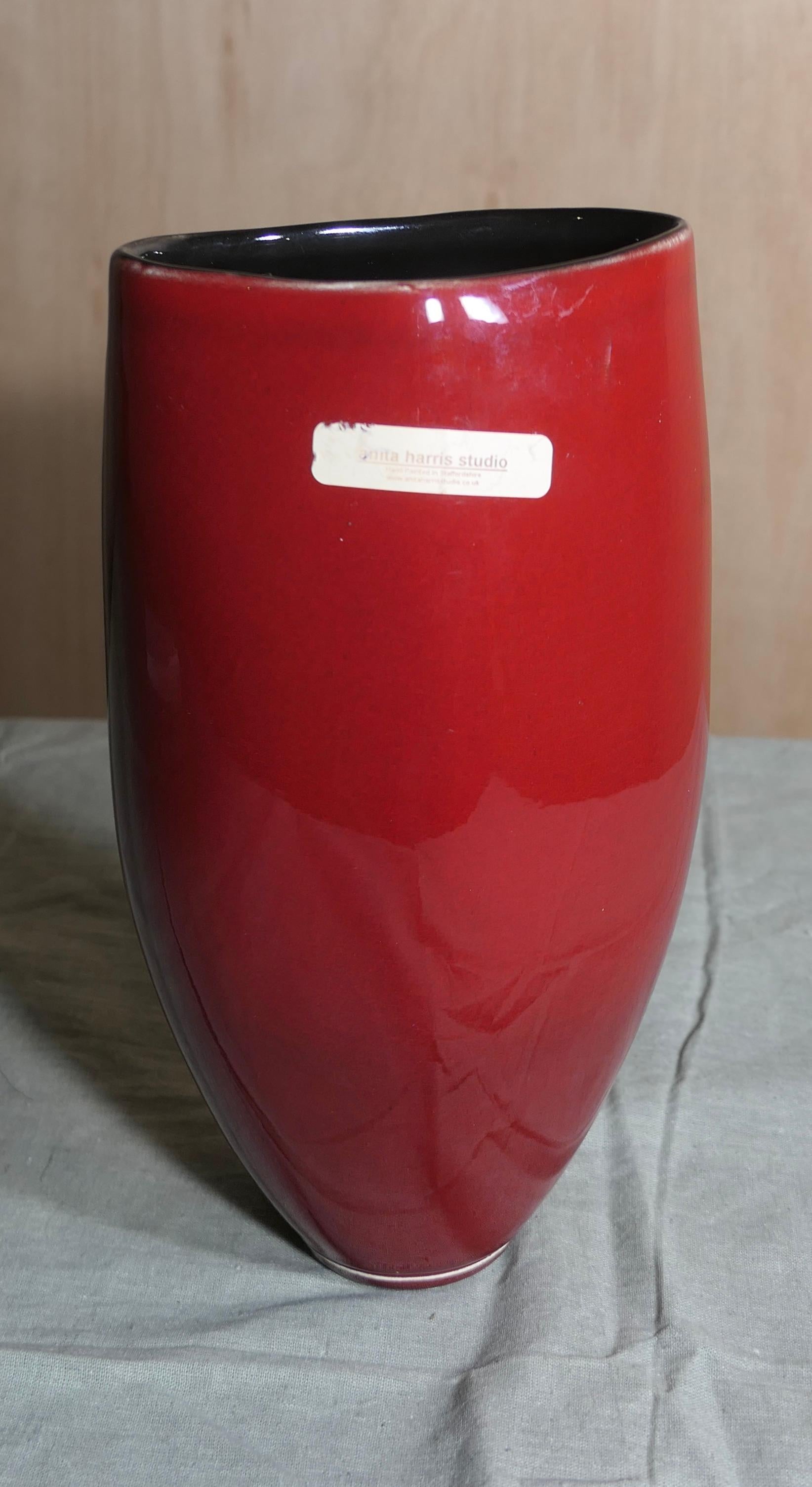Poole Pottery Vase by Anita Harris   Lovely vibrant colours. A delightful piece In Good Condition For Sale In Godshill, Isle of Wight