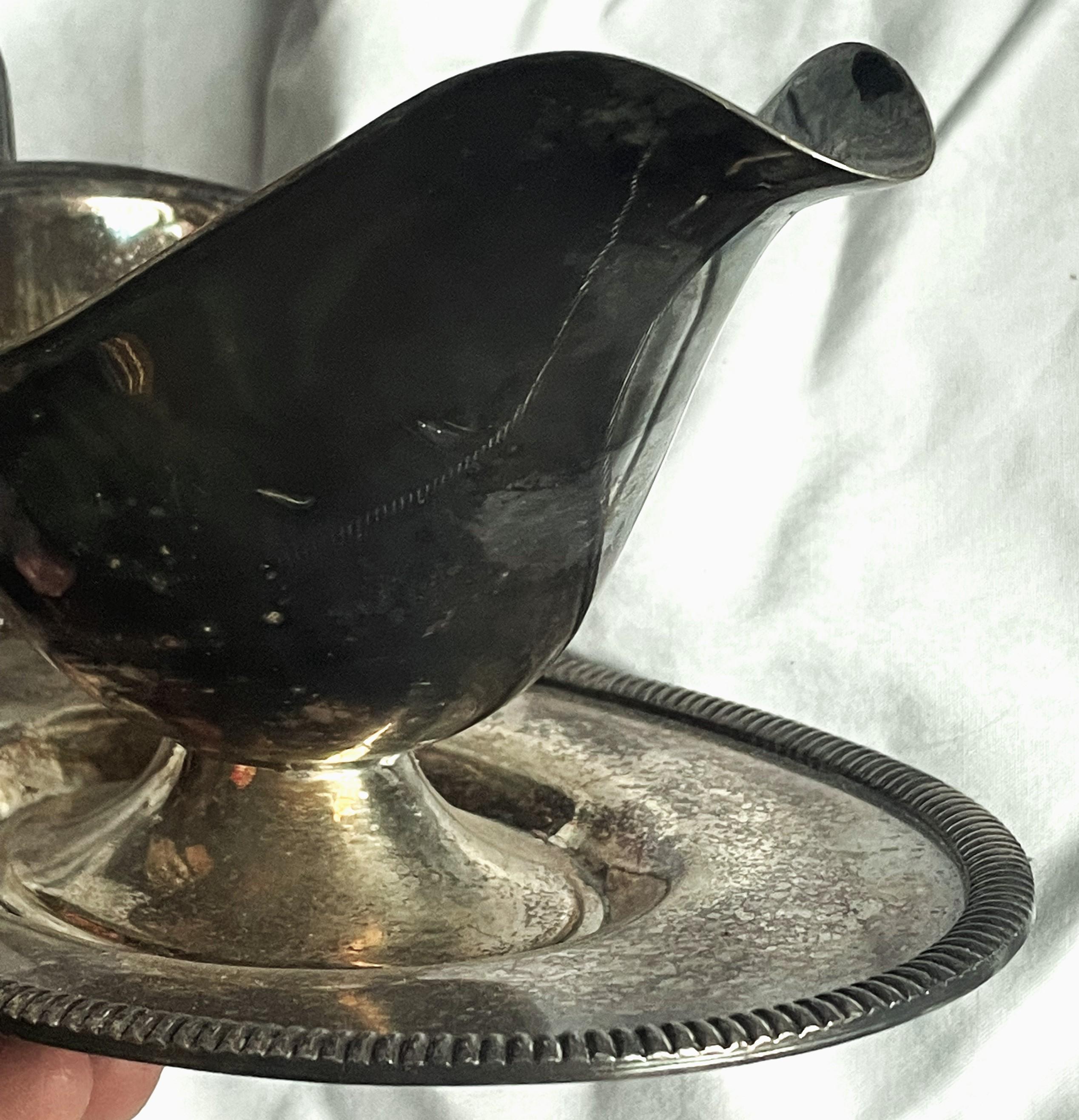 Poole Silver Co. Chariot en métal argenté EPNS avec sous-assiette attachée Bon état - En vente à Clifton Forge, VA