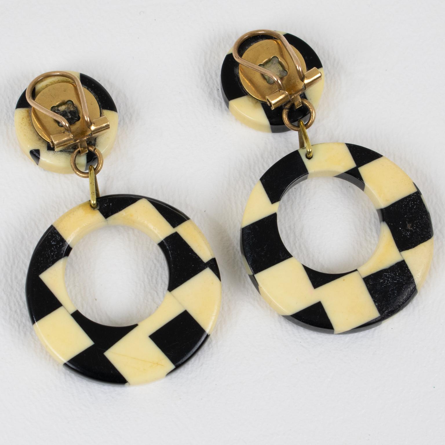 Pop Art 1960s Dangling Clip Earrings Black and White Checkerboard Galalith In Good Condition For Sale In Atlanta, GA