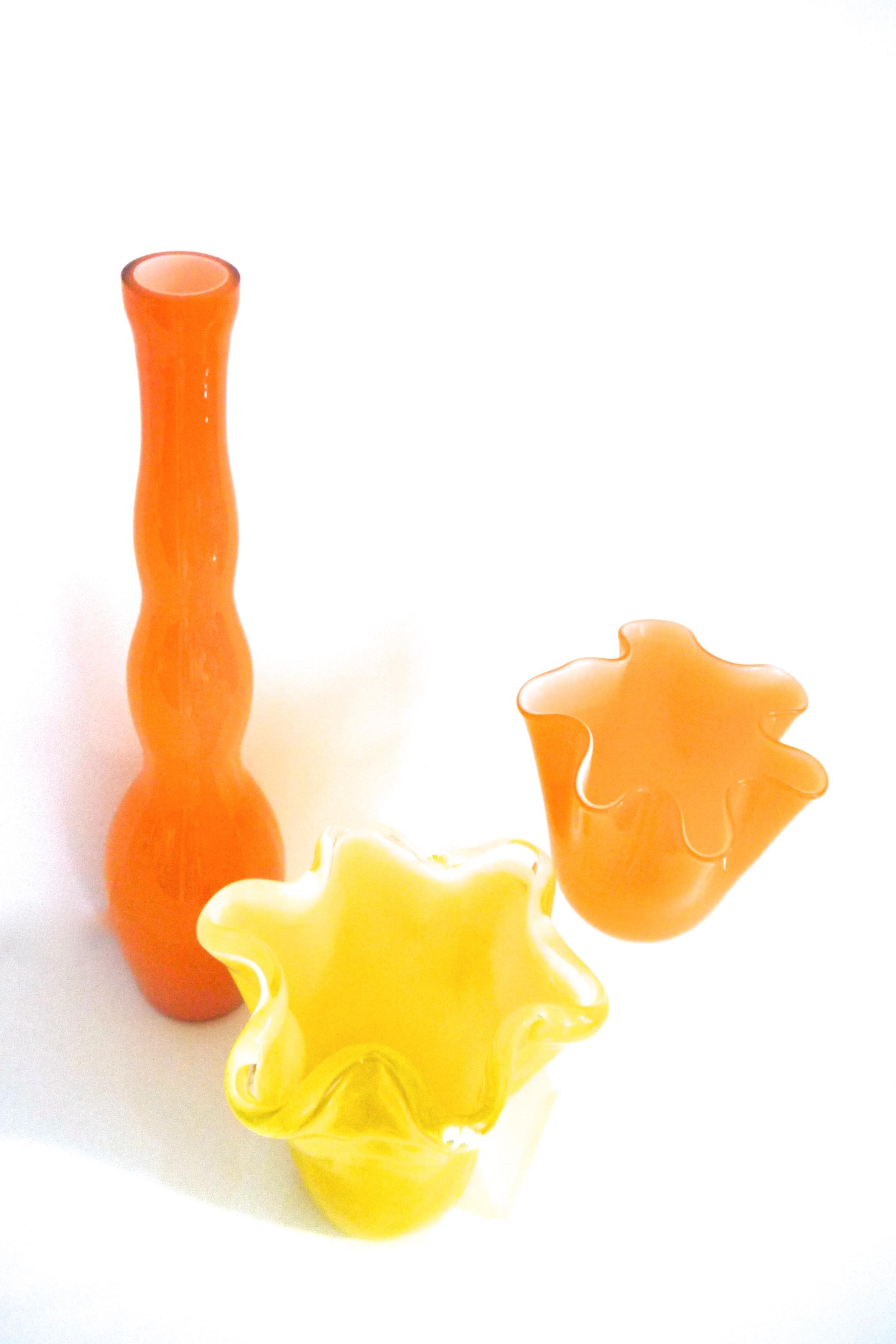 Pop Art modernist 1960s collection two Murano Fazzoletti and 'Twist' vase by Alstefors
The due fazoletti are both slightly irregular which indicates they are handmade and of the period. For over 50 years it they have been featured in museums and