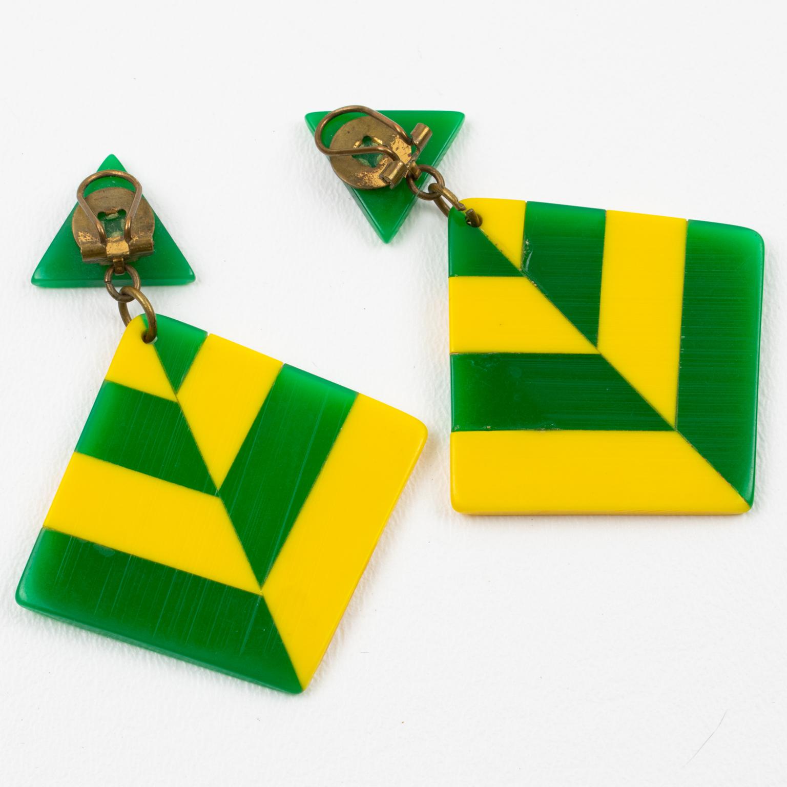 Pop Art Bakelite Dangle Clip Earrings Green and Yellow Checkerboard In Excellent Condition For Sale In Atlanta, GA