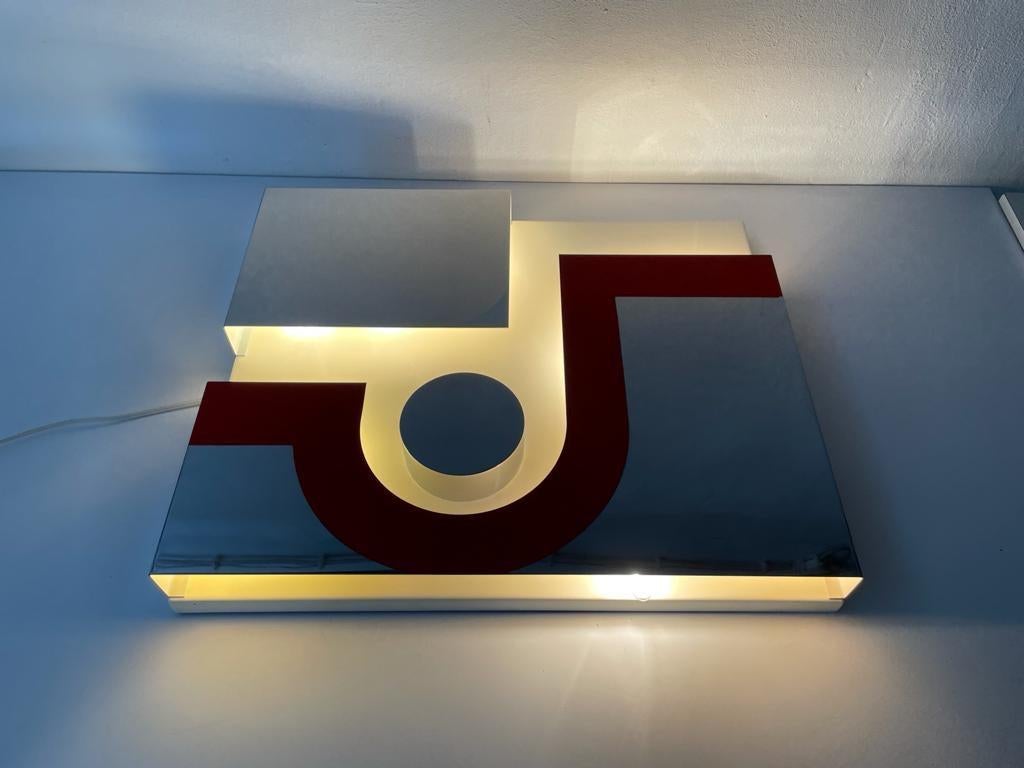 Pop Art Bauhaus design XL wall lamp, 1970s, Italy

Sculptural very elegant rare heavy flush mount wall light
Heavy product

It is very ideal and suitable for all living areas.

Lamp is in good condition. No damage, no crack.
Wear consistent