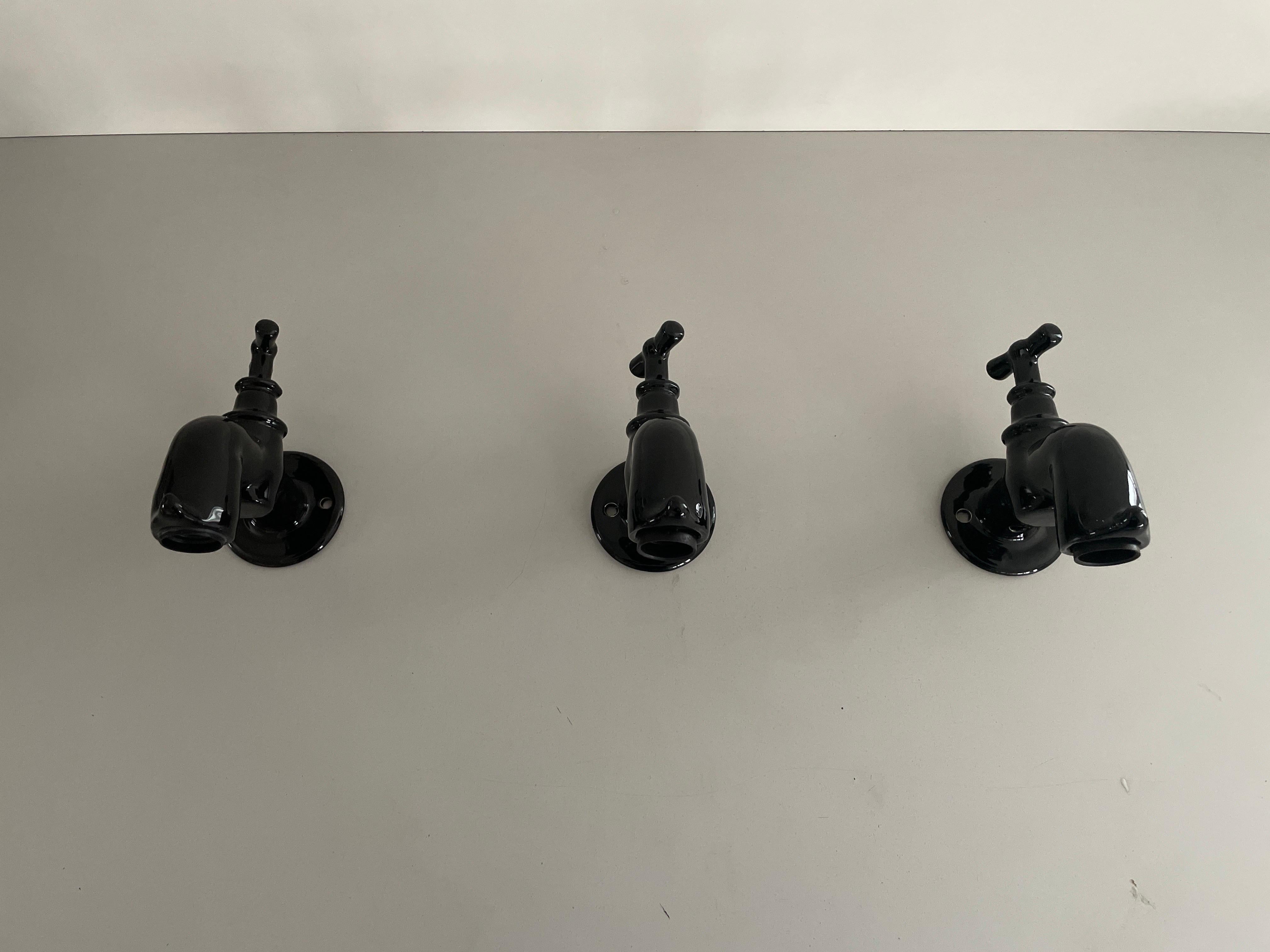 Schwarzer Pop-Art-Wandleuchter aus Keramik in Faucet-Form, 1970er Jahre, Deutschland (Space Age) im Angebot