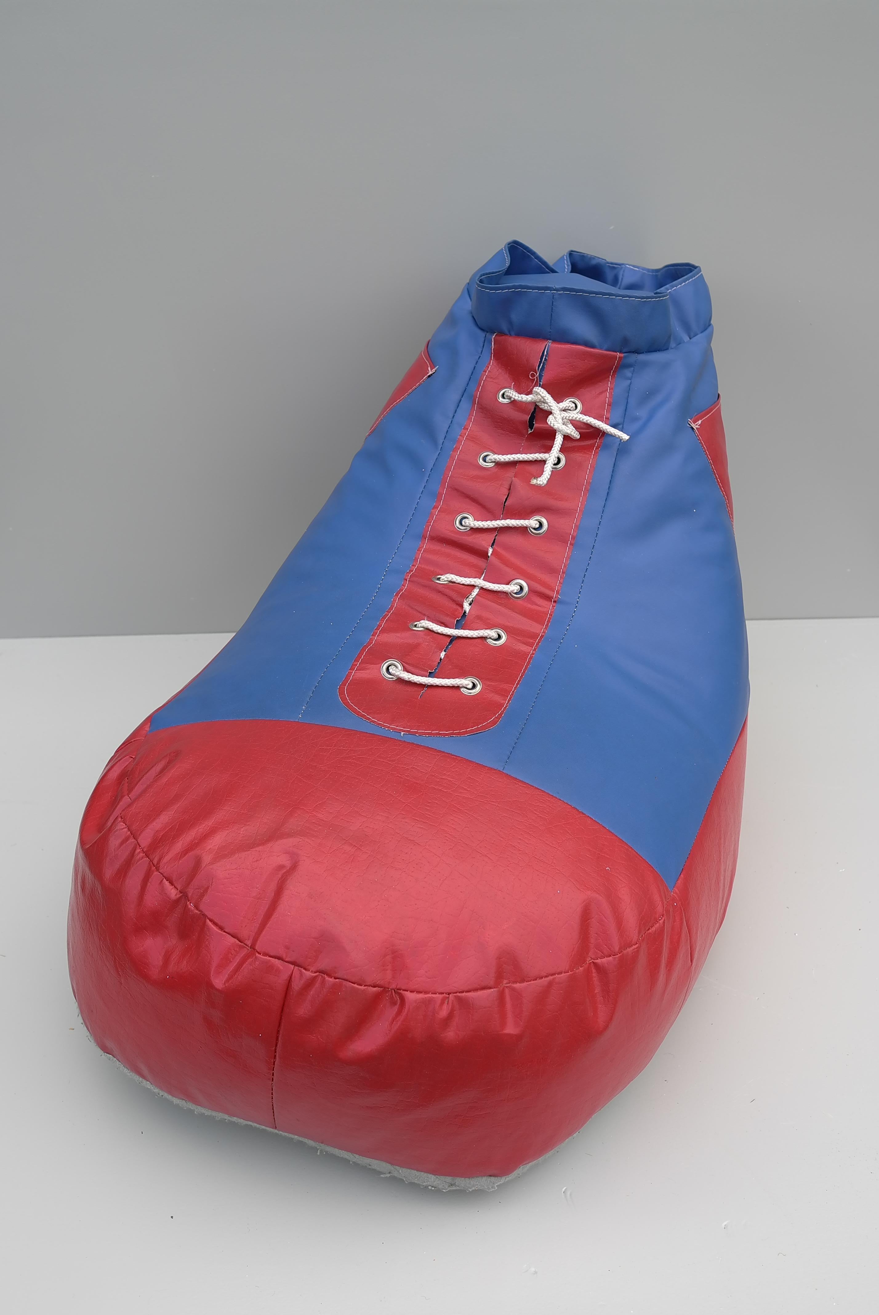 Boxing Shoe Mid-Century Pouf, Ottoman, 1970s, Switzerland

With Large Pockets on each side, perfect sit for a playroom or Pop art interior.

Depth 90cm, Width 55cm, Height 55cm, seat height 25cm