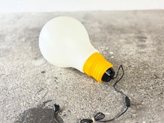 Lampada Pop-Art Bulb Bulb disegnata da Ingo Maurer 1969