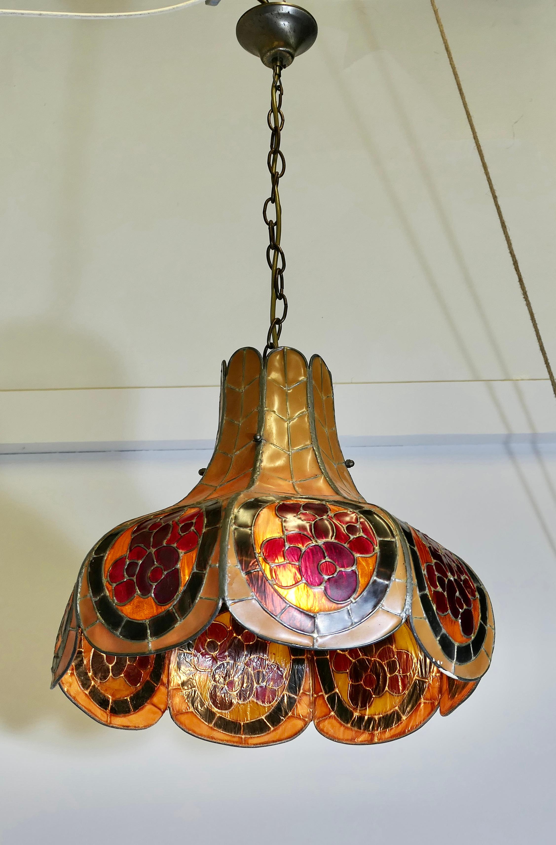 Mid-Century moderno Un classico della Pop Art, un paralume a piombo in stile Tiffany degli anni '60 in vendita