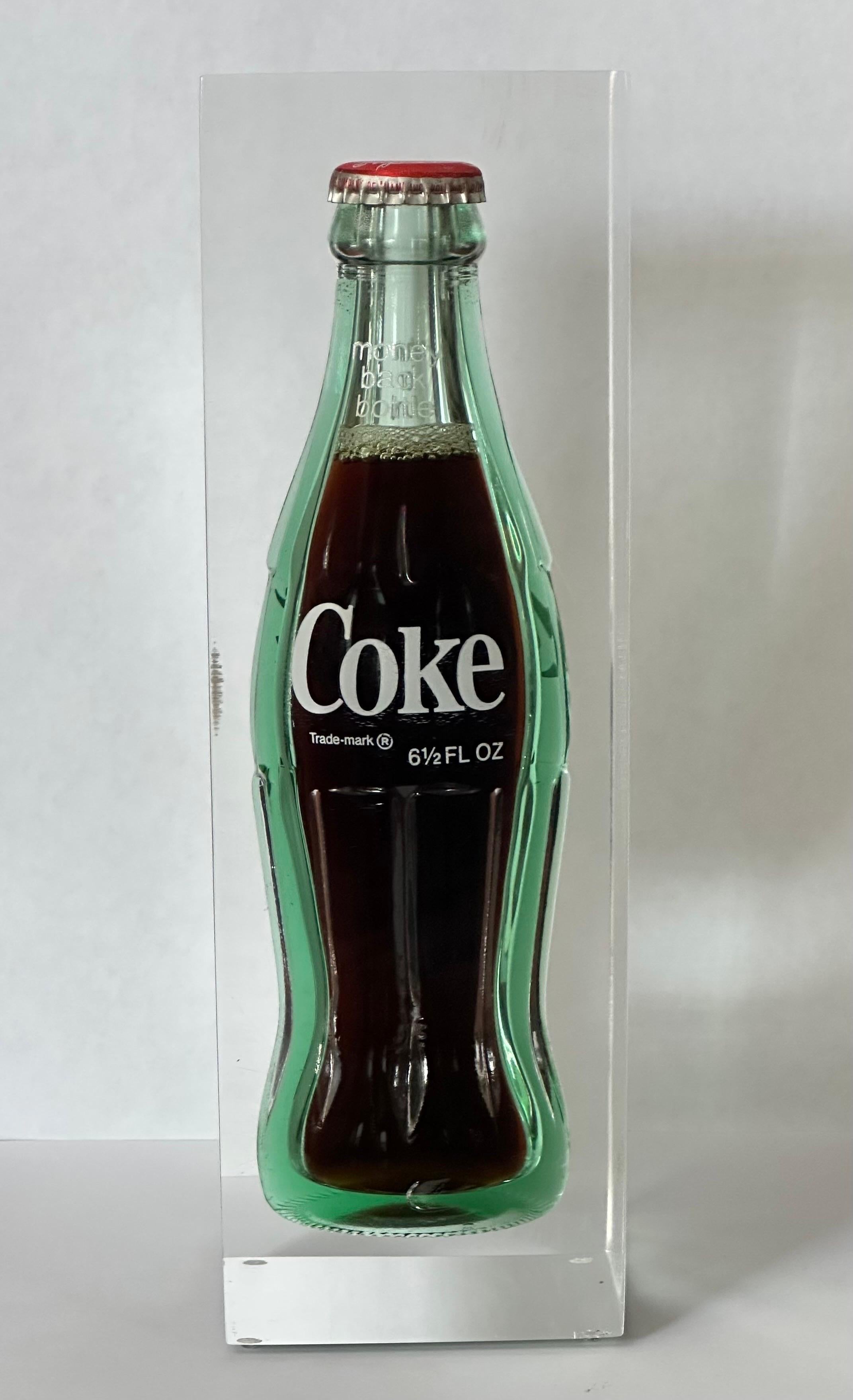 Pop Art „Coca Cola“/Kaffeeflasche in Lucite-Skulptur / Briefbeschwerer (20. Jahrhundert)