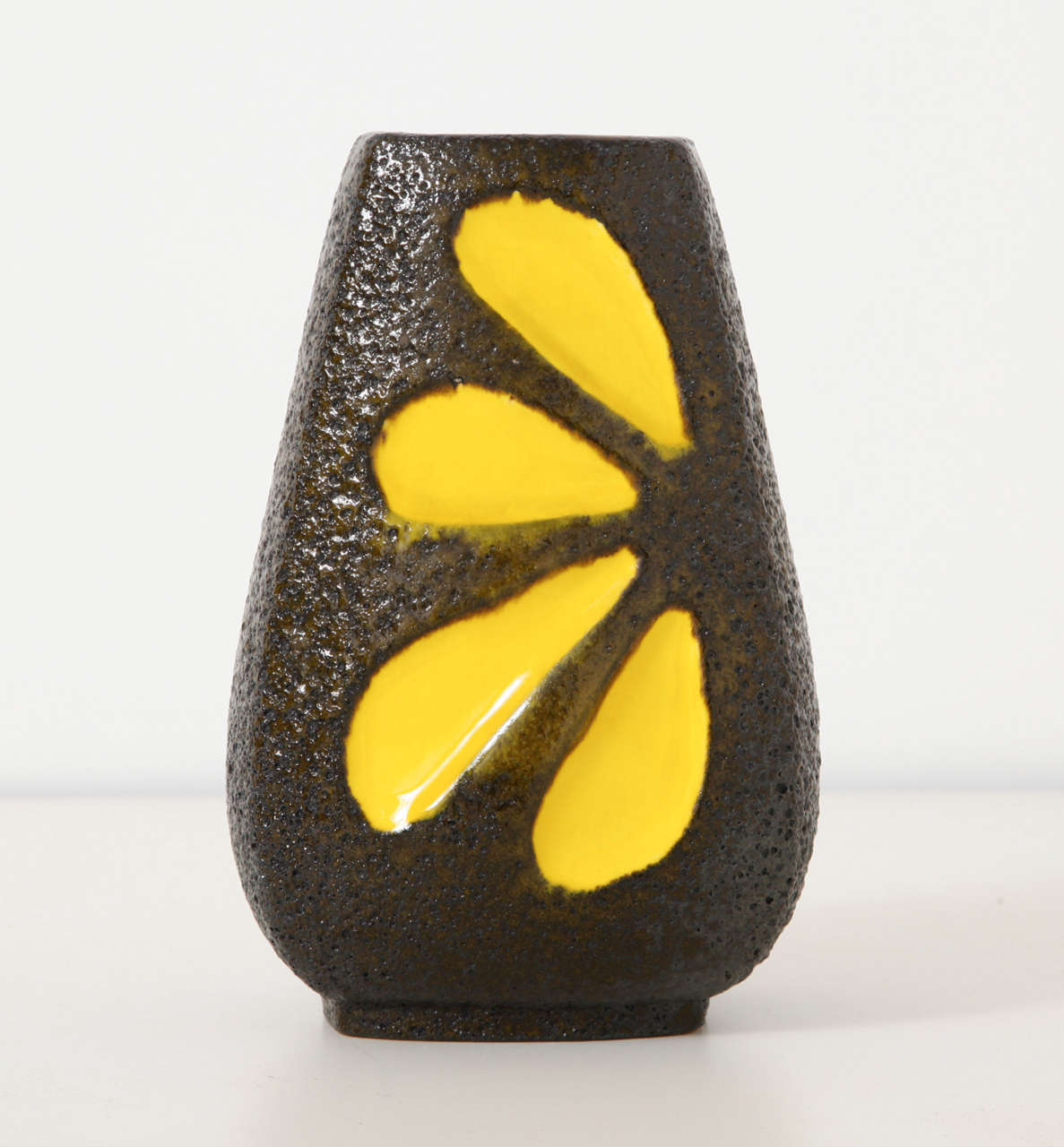 Vintage vase ES designed was run by Josef Emons from 1954 to 1978 vase of German ceramic.
The pottery style is called Fat Lava. Beautiful flower bright yellow color combined with black glazed structure. Vase labeled and numbered at the base with