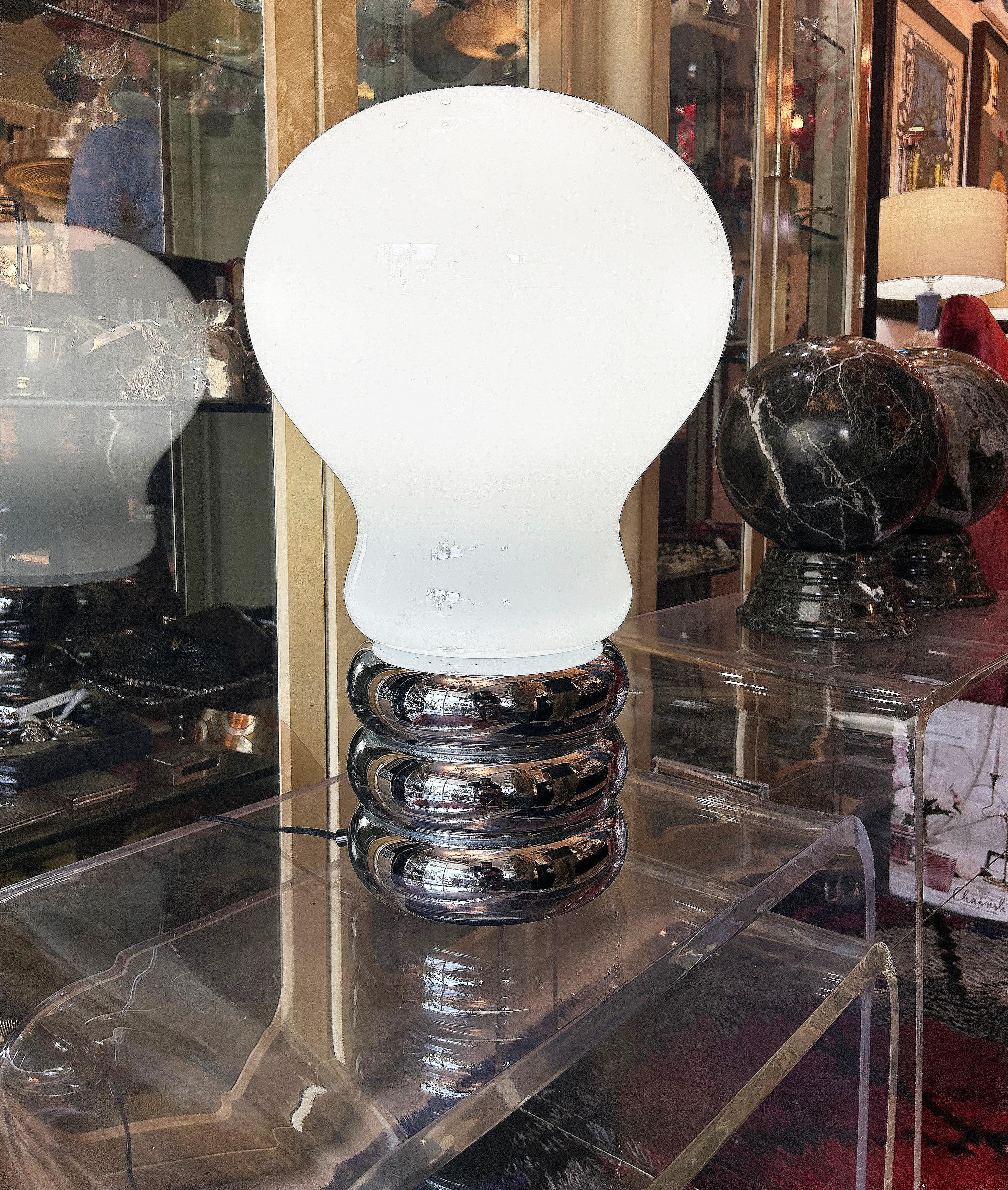 Pop Art Ingo Maurer Giant Bulb Table Lamp by Design M, Germany 1966

Offered for sale is a mid-century modern pop art large light bulb lamp designed by Ingo Maurer and manufactured by Design M in Germany circa 1966. The lamp has an inline switch and