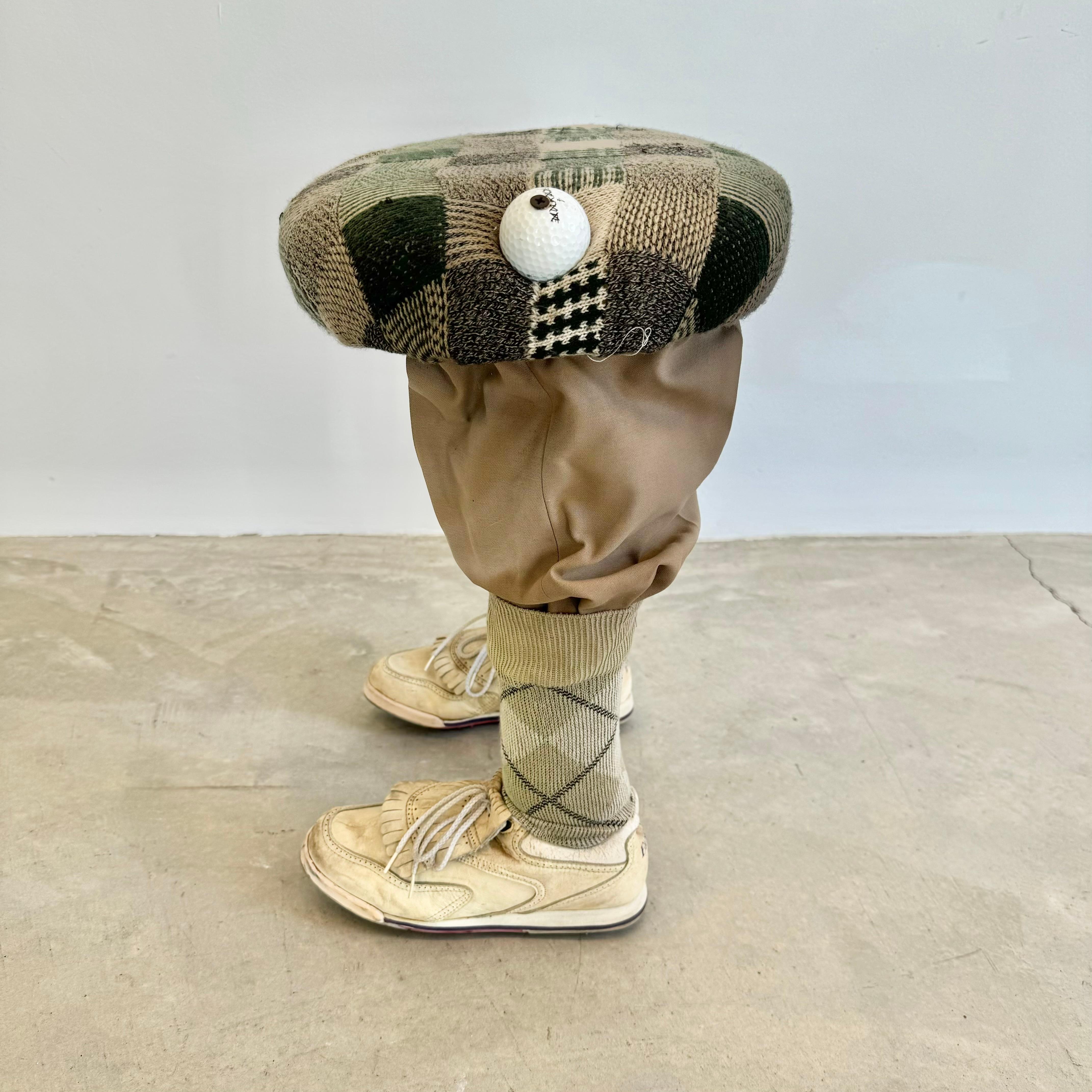 Brutalismo Sgabello Pop-Art con gambe e scarpe da golf, anni '90 USA