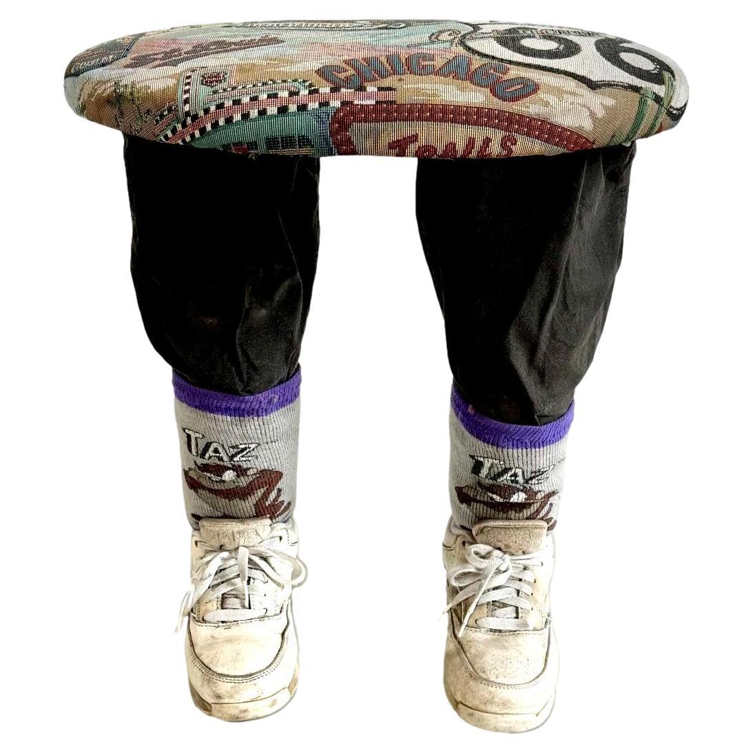 Sgabello Pop-Art con gambe e scarpe da ginnastica, anni '90 USA