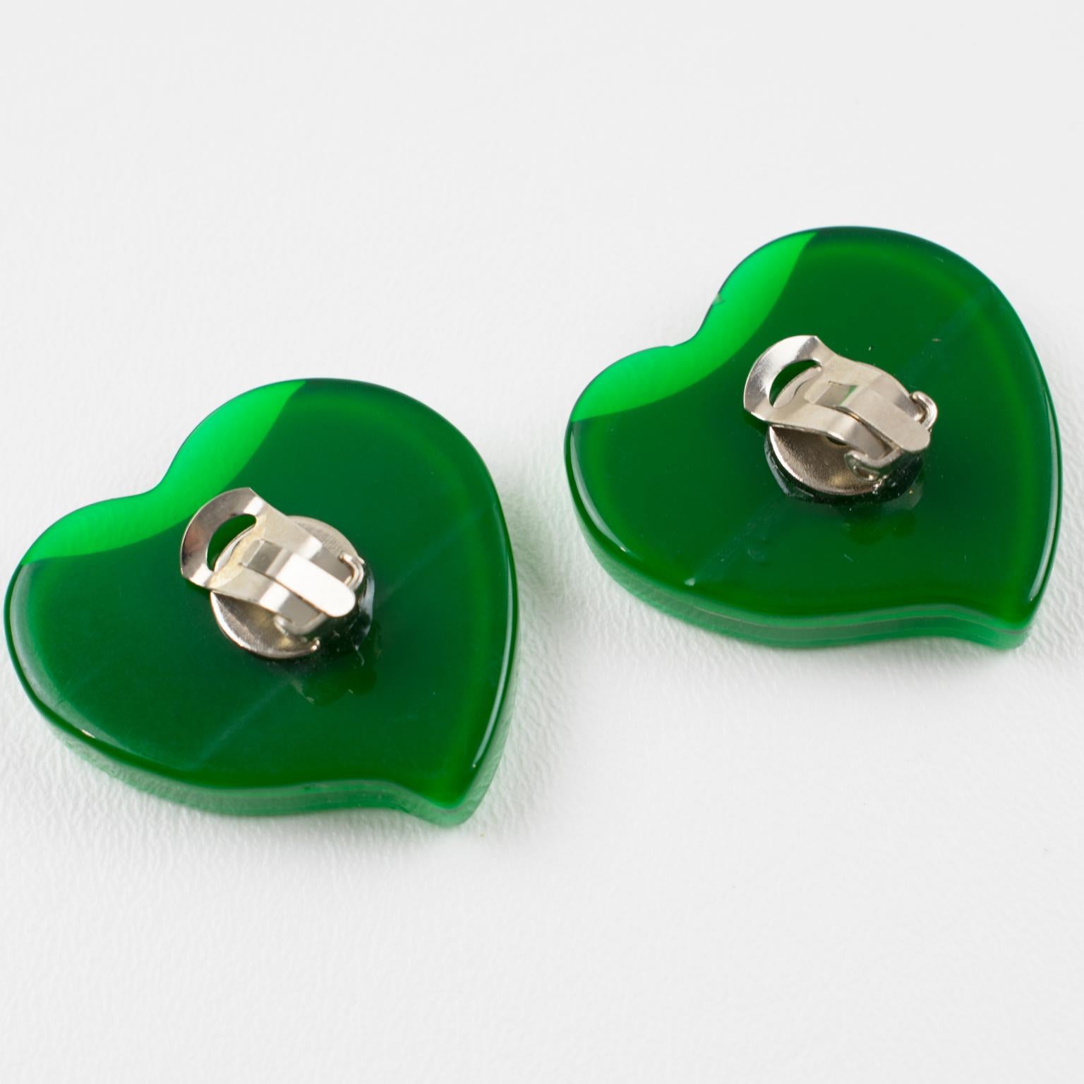 Pop Art Lucite Heart Clip Earrings in Green Shade In Excellent Condition For Sale In Atlanta, GA